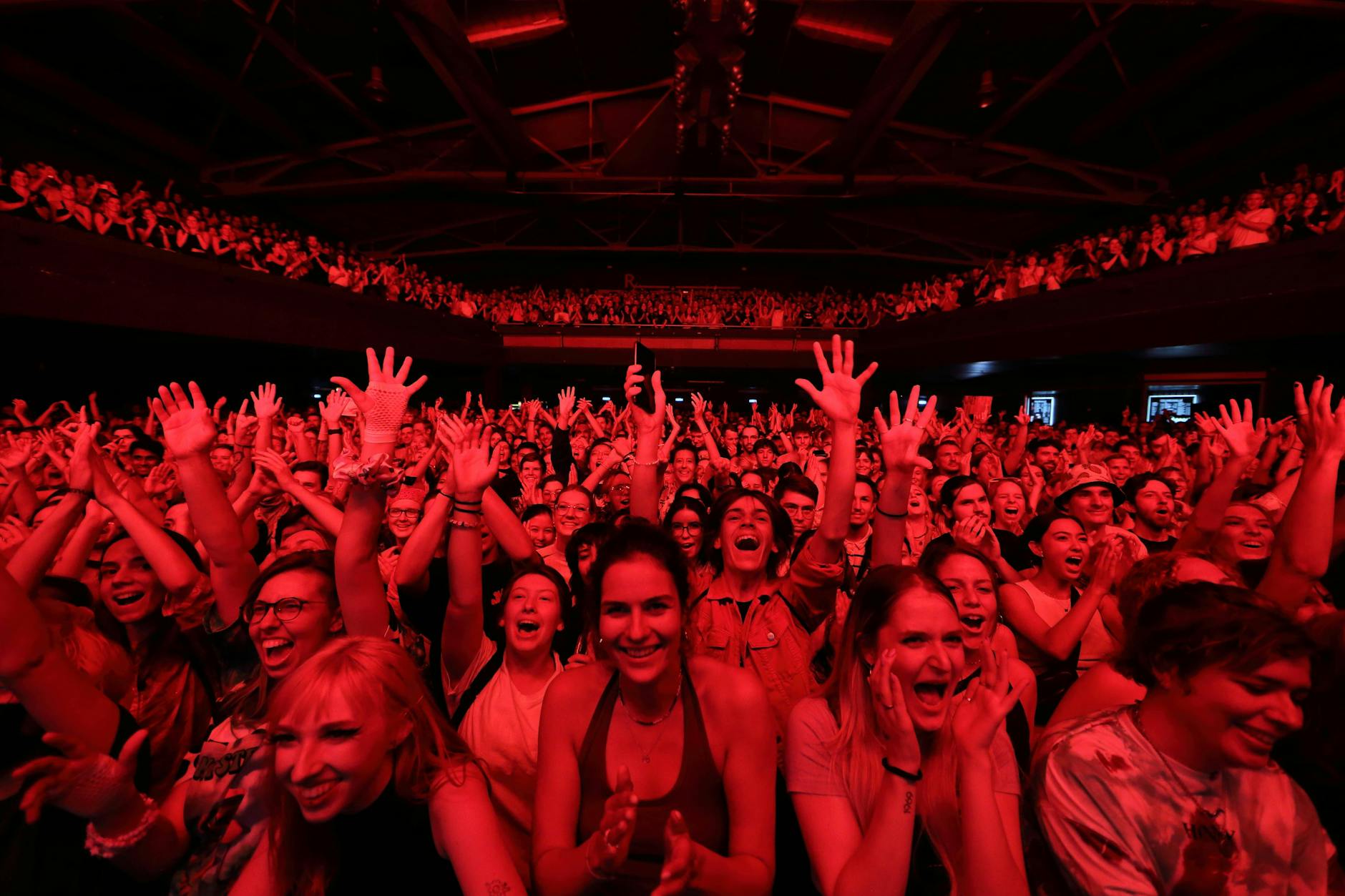 Fans bei einem Konzert in der Berliner Columbiahalle
