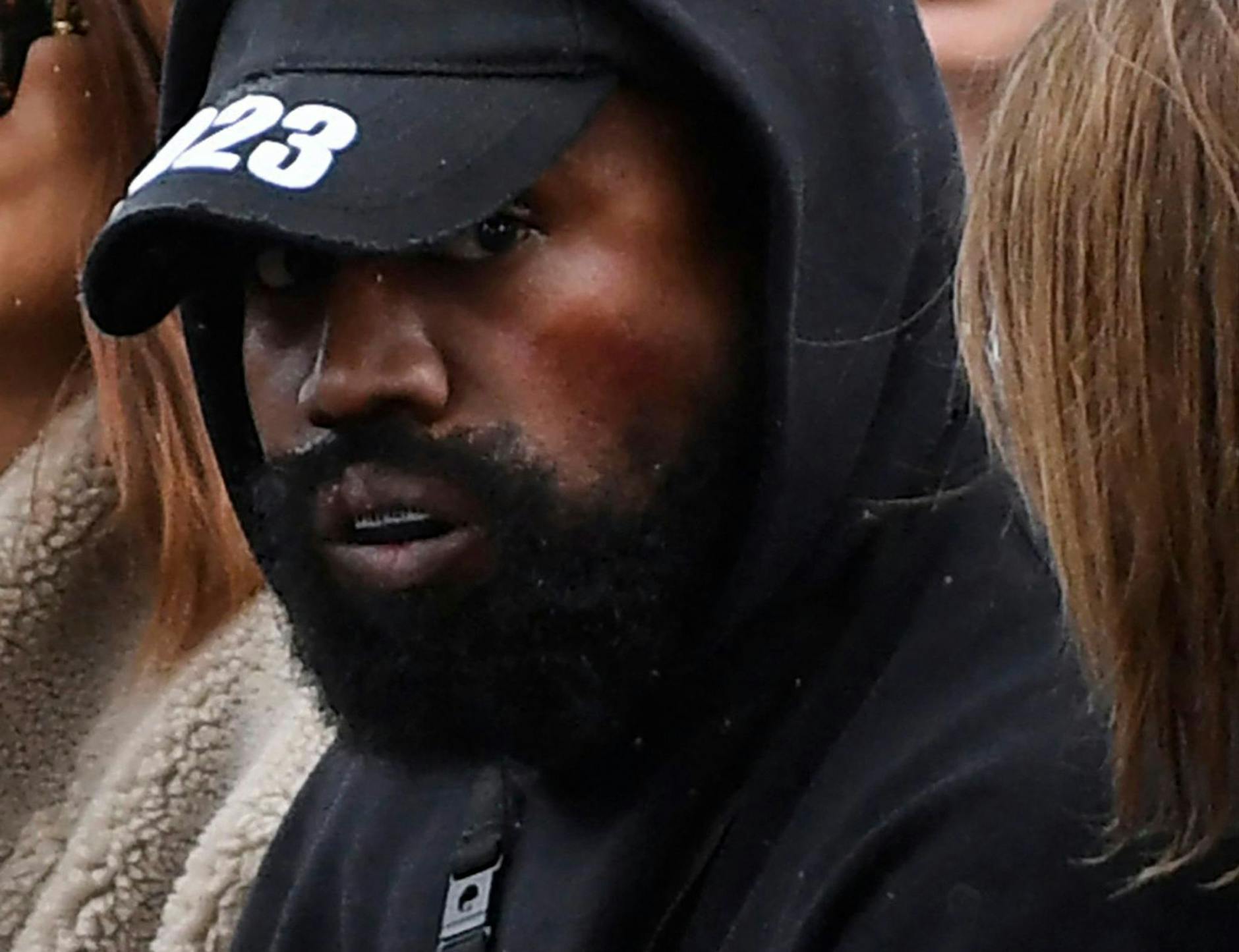 ARCHIV - US-Rapper Kanye West bei den Pret-a-porter-Schauen in Paris.