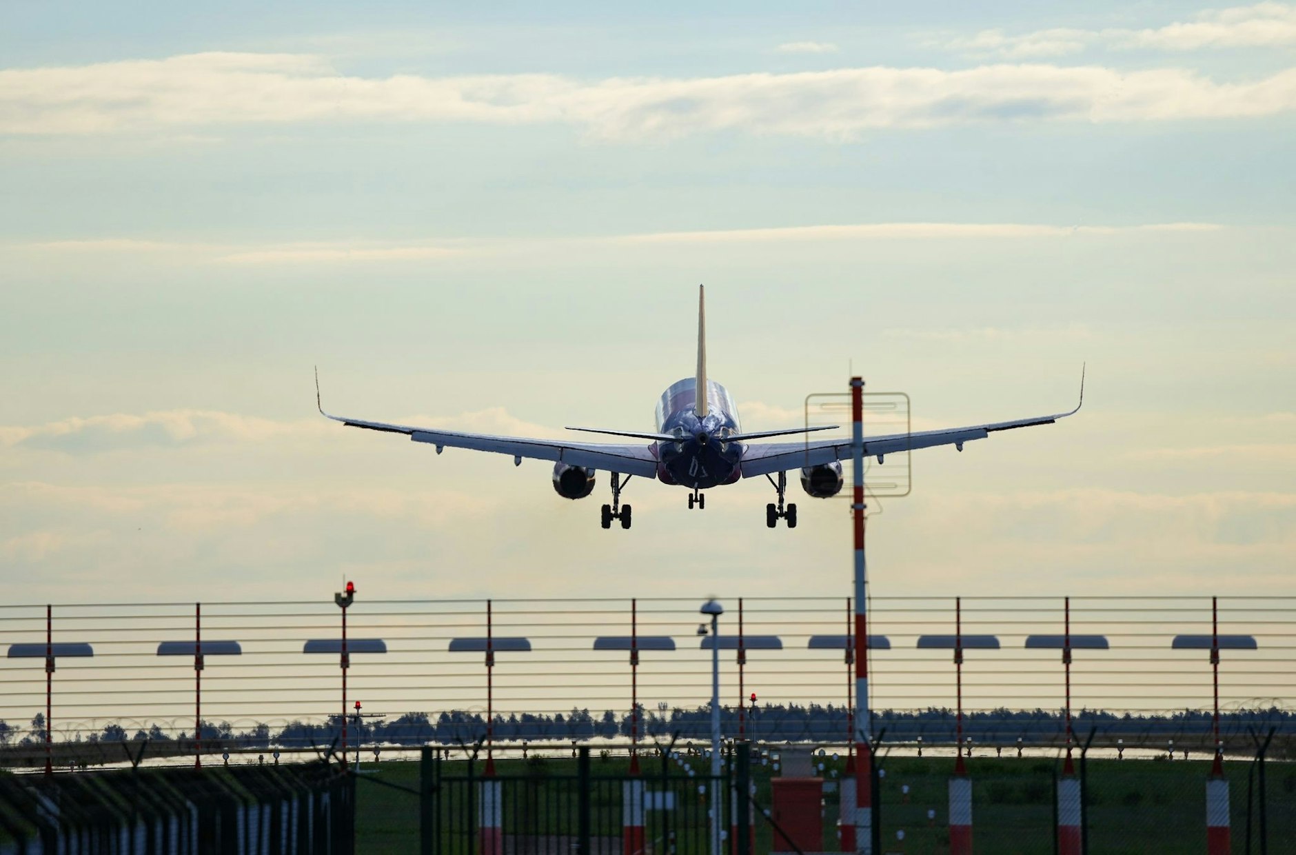 ARCHIV - Landung am Flughafen Berlin Brandenburg «Willy Brandt».