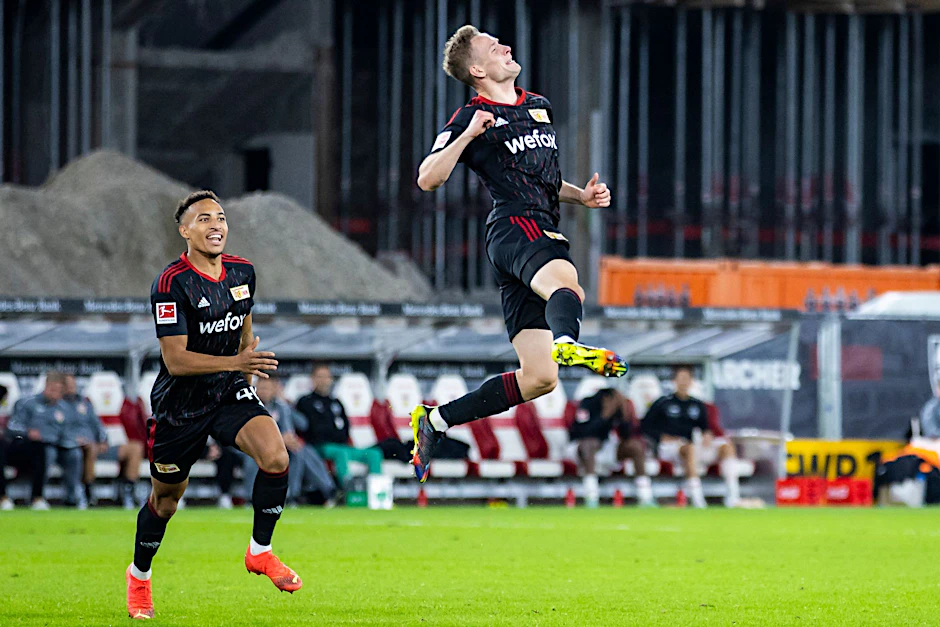dpatopbilder - Union Berlins Paul Jaeckel (r) jubelt nach seinem Tor zum 0:1 mit Teamkollege Jamie Leweling (l).   - Nutzung nur nach schriftlicher Vereinbarung mit der dpa
