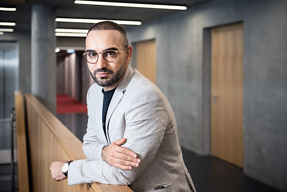 Taher Kassem Saleh, ein aufstrebender Bundestagsabgeordneter der Grünen, der mit zehn Jahren aus dem Irak nach Sachsen geflüchtet ist