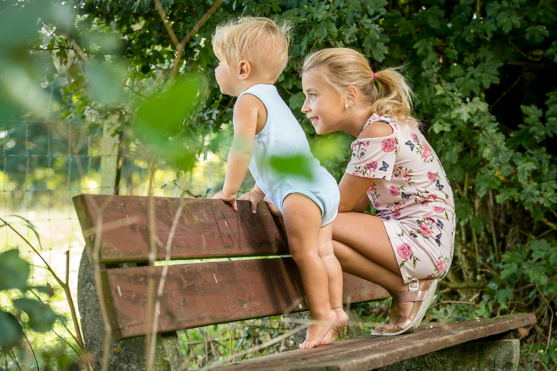 Das unsichtbare Band zwischen Geschwistern besteht weniger aus den Genen als vielmehr aus den «Weißt du noch»-Erinnerungen. Das schweißt zusammen. 