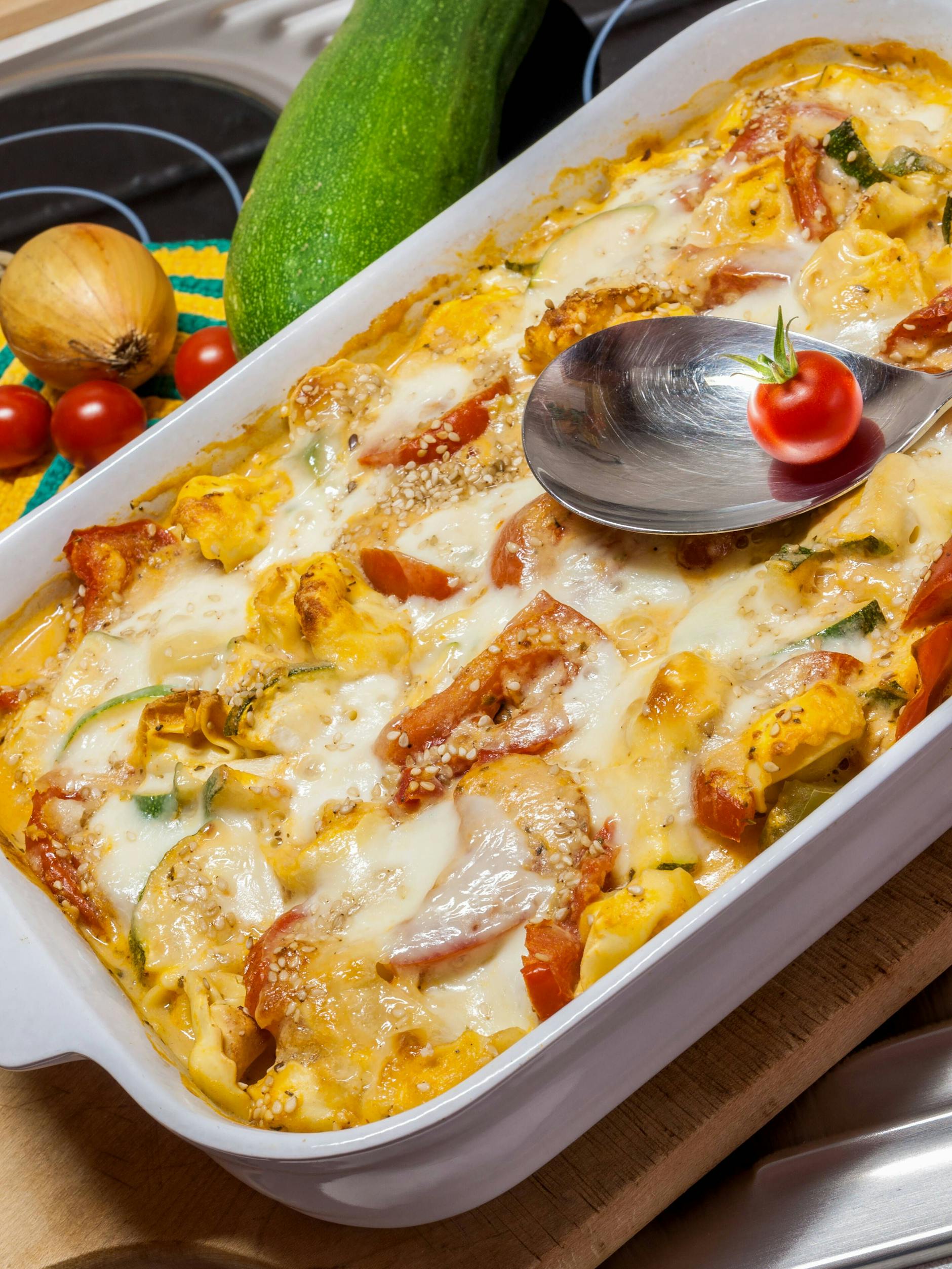 Lecker: Der Tortellini-Auflauf mit Hackfleisch, Paprika und Zucchini.