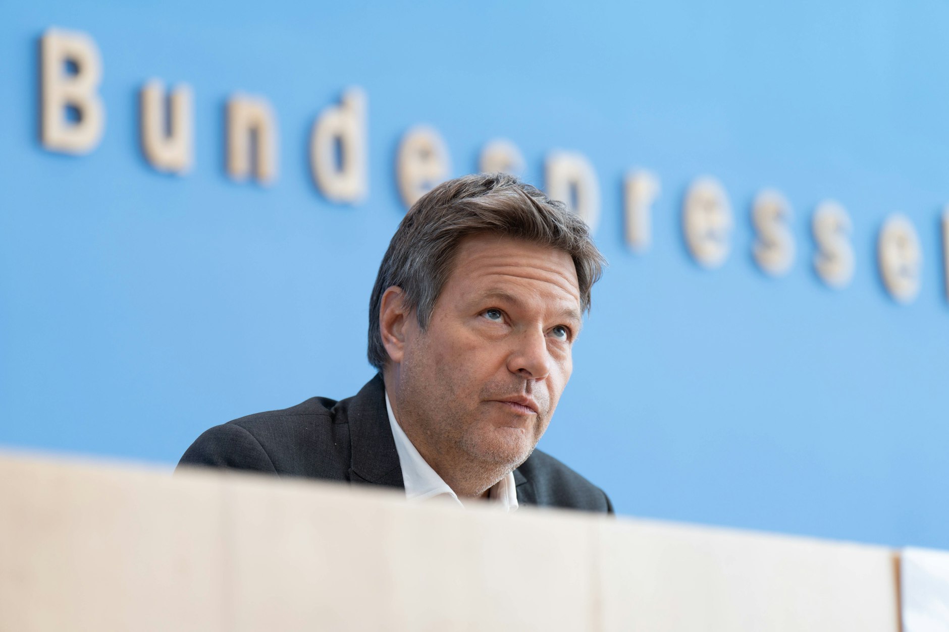 Vizekanzler Robert Habeck verteidigte die „Gerechtigkeitslücke“ bei der Gaspreisbremse.