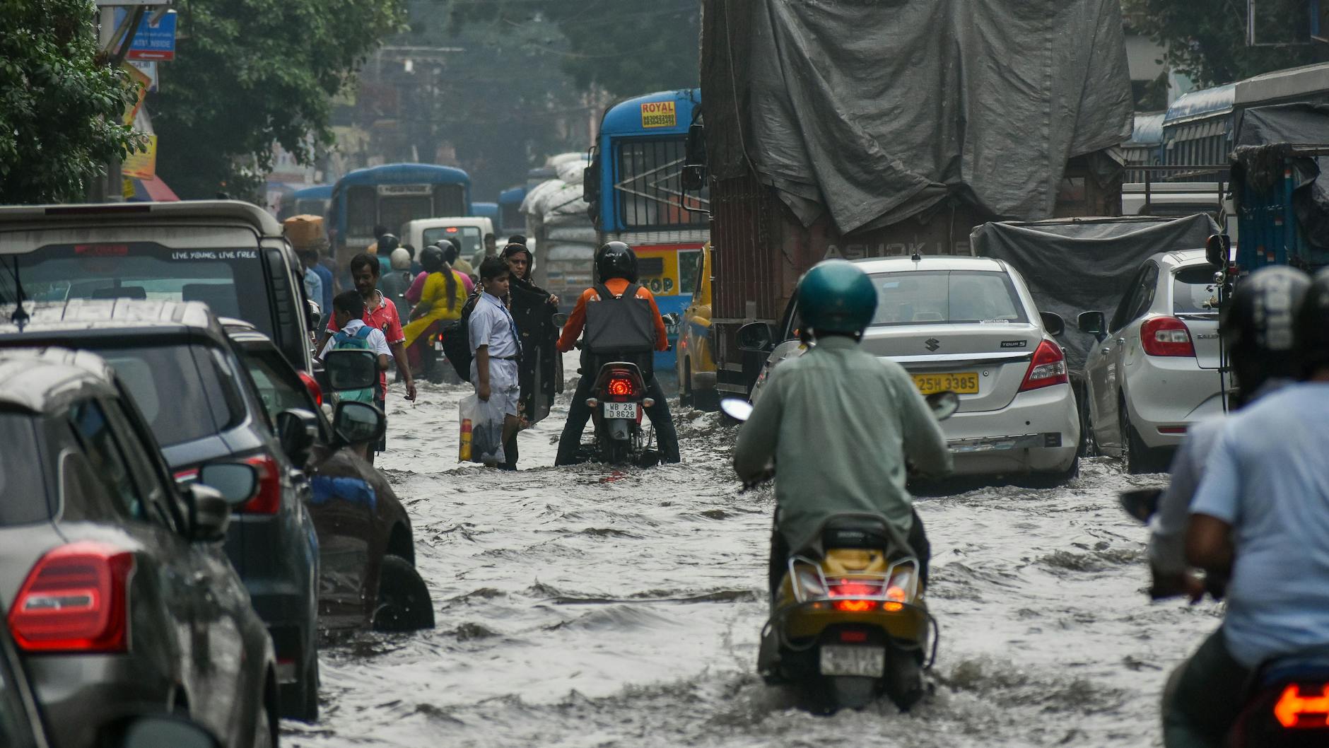 In diesem Sommer haben Wassermassen auch die indische Stadt Kolkata im Griff gehabt.