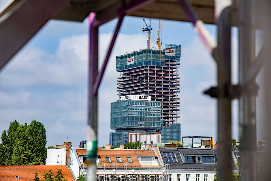 Der Edge Tower im August.