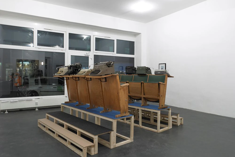 Peggy Buth: „Listeners & Typewriters”, Installation&nbsp; 2010