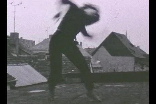 Gabriele Stötzer: „Veitstanz/Feixtanz“, 1988, Kurzfilm, 25 min, schwarz/weiß,
              Ton