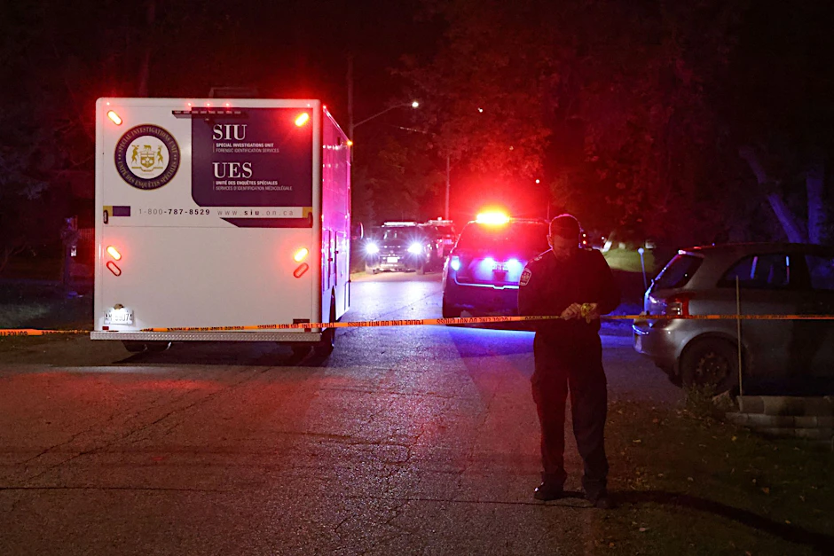 Der Fahrzeug der Ontario Special Investigations Unit (SIU) am Tatort, wo ein Polizist bei einem Einsatz von Schüssen tödlich verletzt wurde.  ia ZUMA Press/dpa