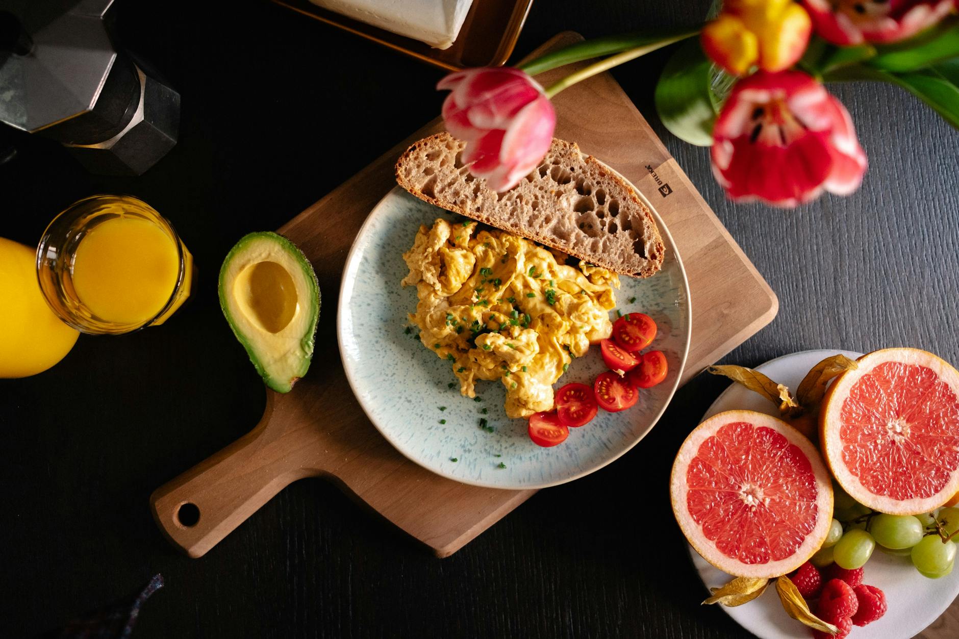 Alternative zum Frühstück? Das erste Perfeggt-Produkt ist eine pflanzliche Flüssig-Ei-Alternative, mit der sich Rührei, Carbonara, Pancakes oder Waffeln zubereiten lassen.