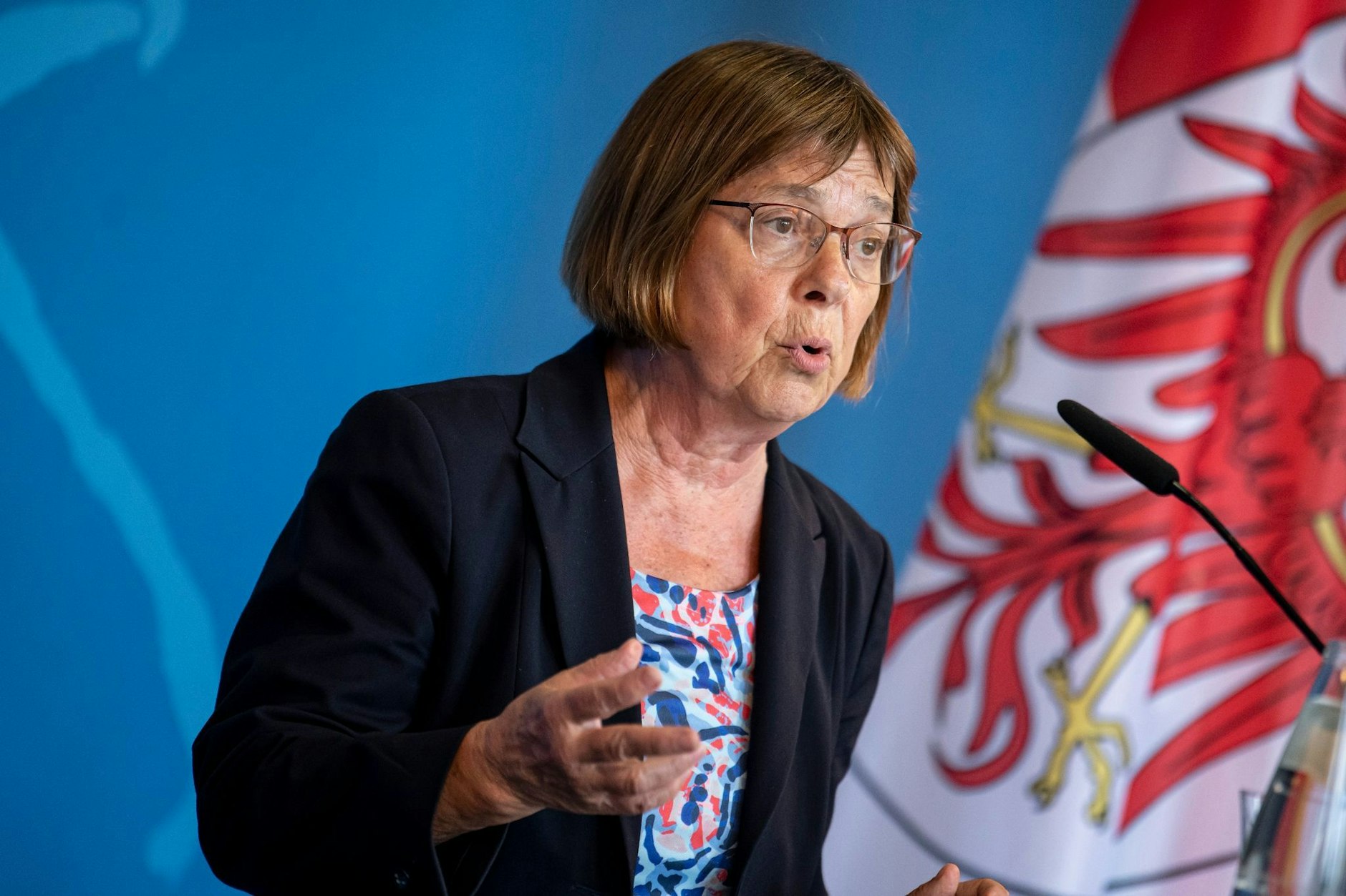 ARCHIV - Ursula Nonnemacher spricht auf einer Pressekonferenz.  