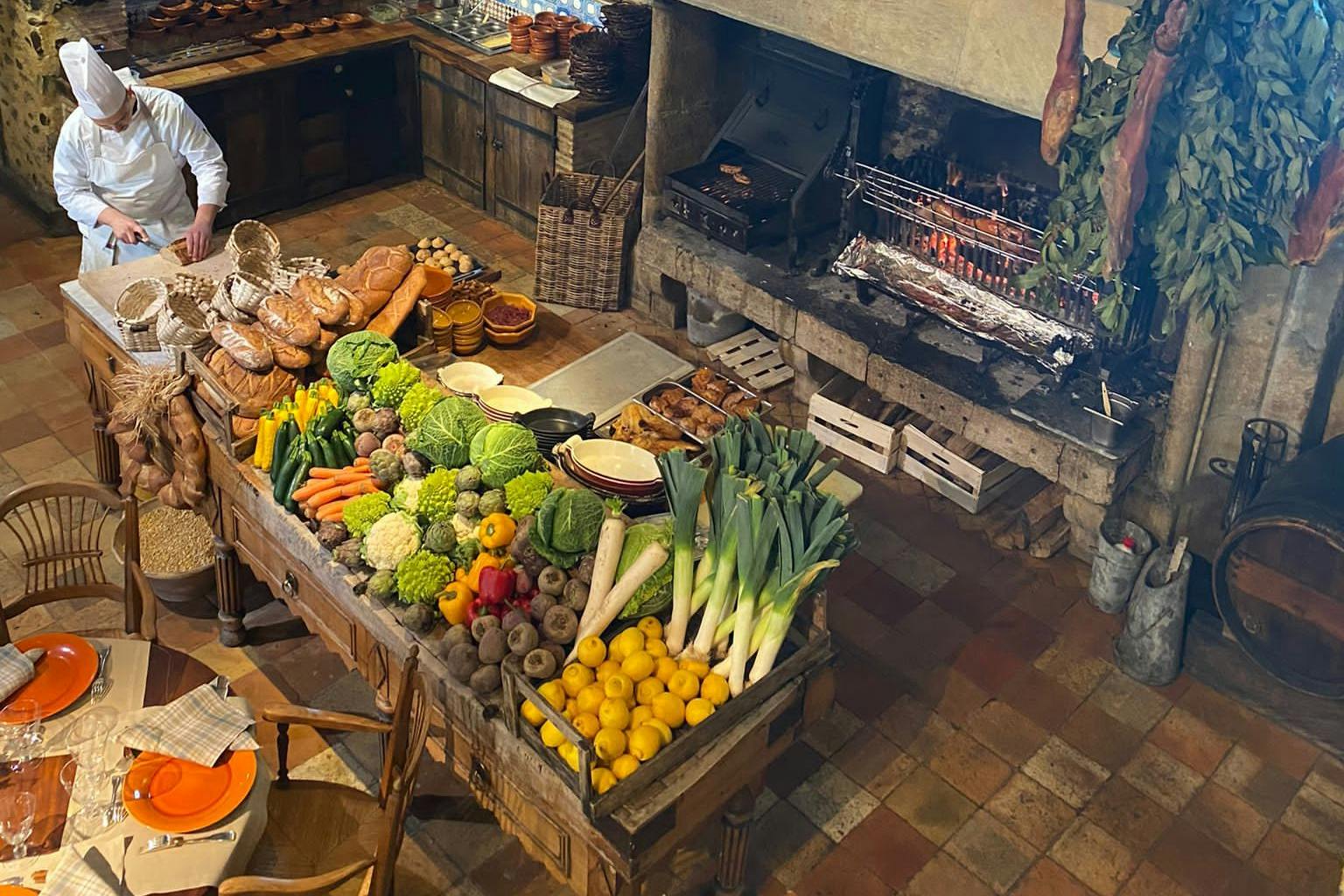 Geschmortes Wurzelgemüse ist ein Hochgenuss: Am besten schmeckt's natürlich aus dem Holzofen. Wie hier in Bordeaux.