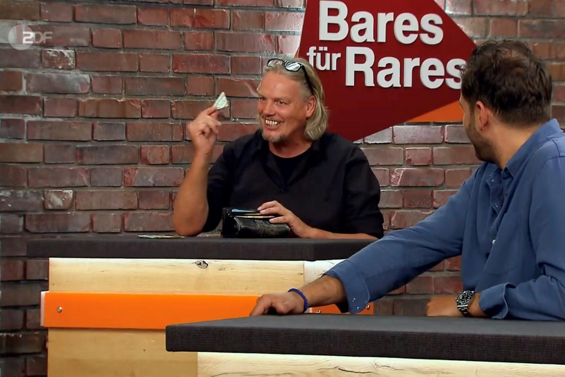 Der neue „Bares für Rares“-Händler Jos van Katwijk verteilt bei erfolgreichen Geschäften gern einen „Lucky Dollar“.