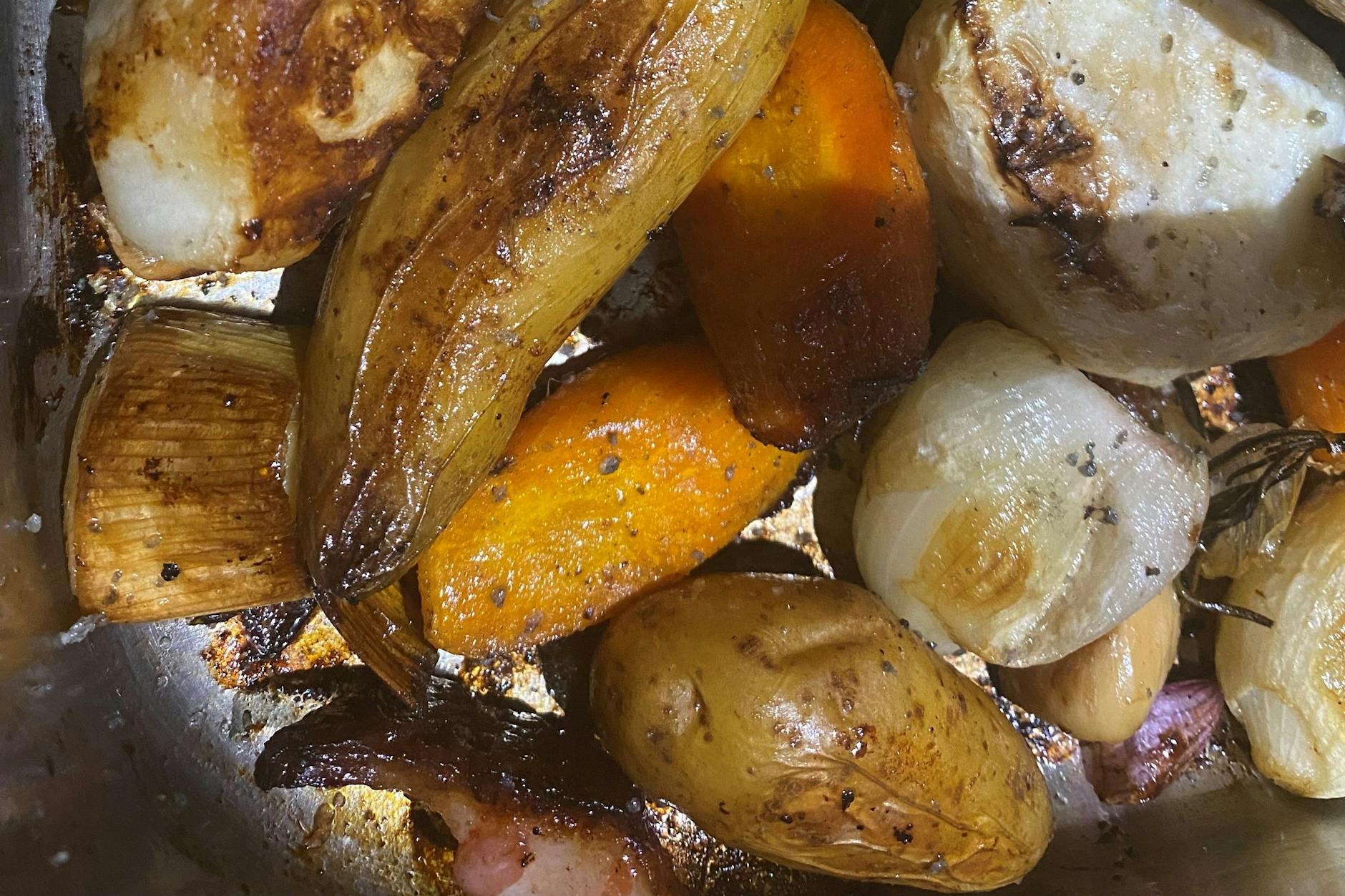 Wenn's braun wird, dann schmeckt's auch: Wurzelgemüse aus dem Ofen.