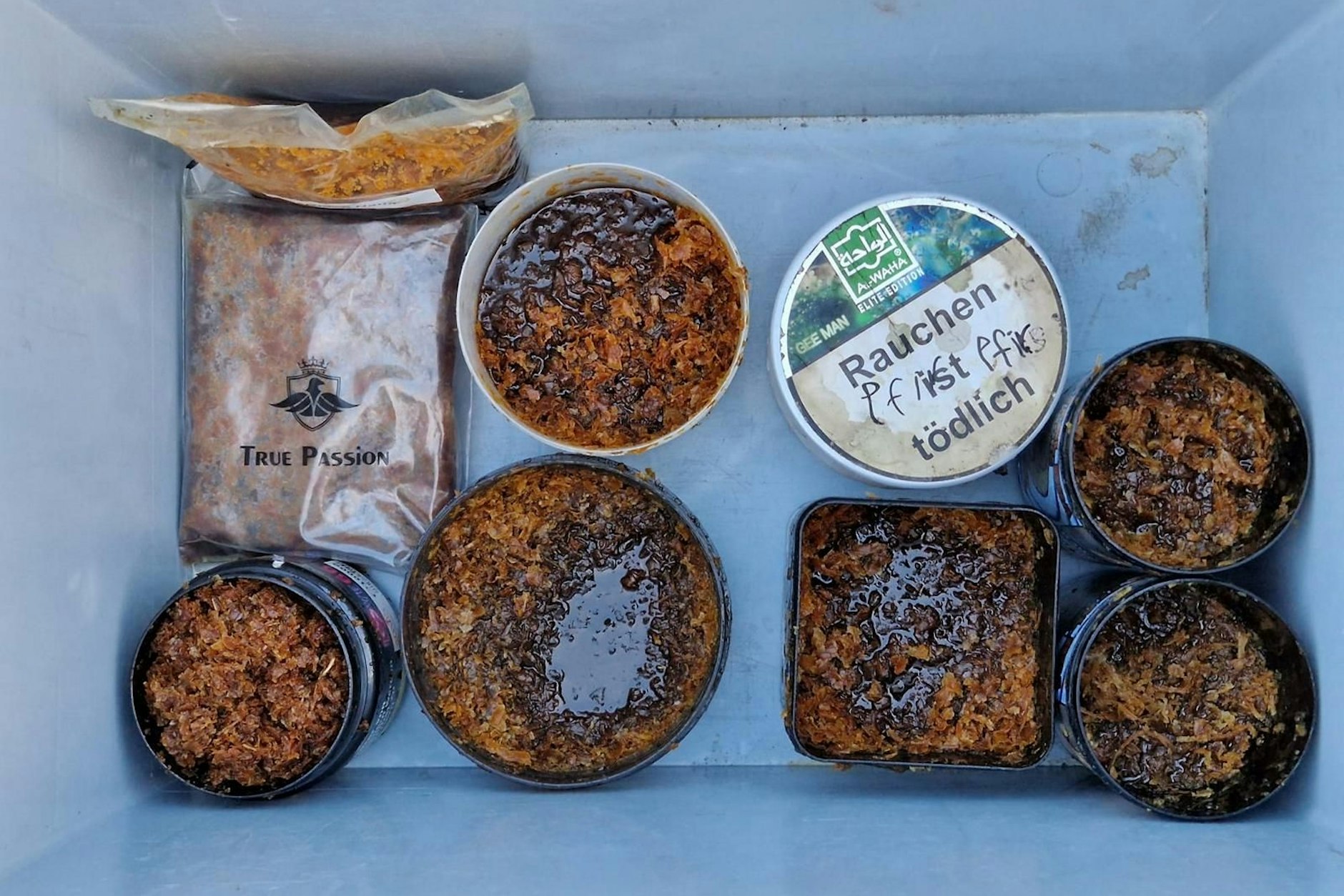 Kontrolleure beschlagnahmten gepanschten Wasserpfeifentabak.