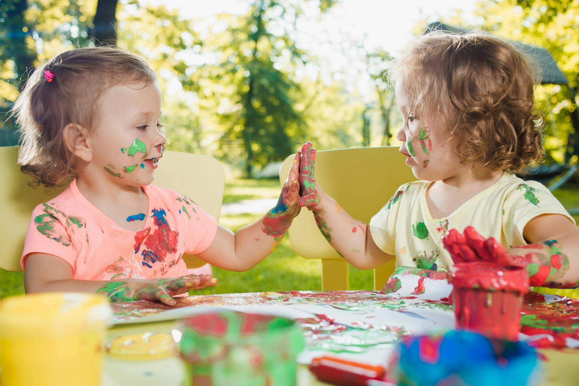 In Brandenburg sollen die Familien von Kitakindern entlastet werden.