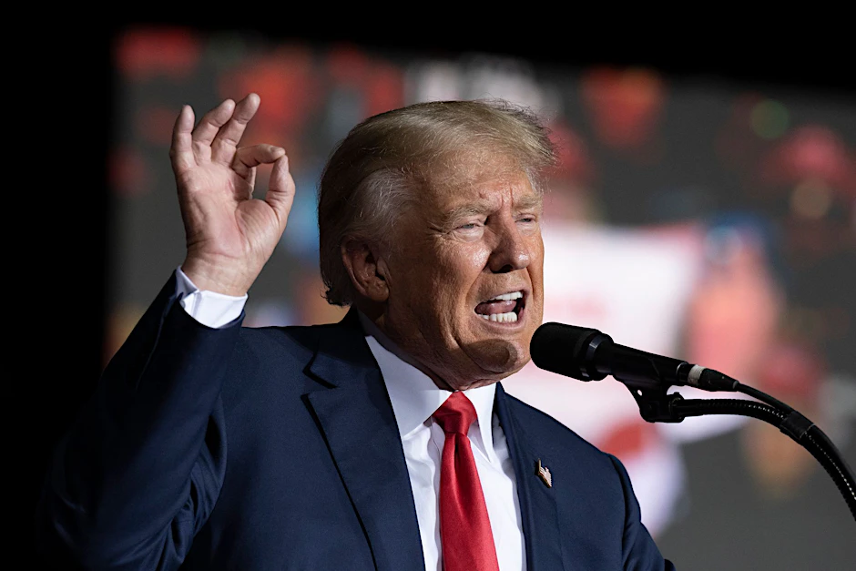 ARCHIV - In der Villa von Ex-Präsident Donald Trump waren zahlreiche Geheimunterlagen beschlagnahmt worden.  