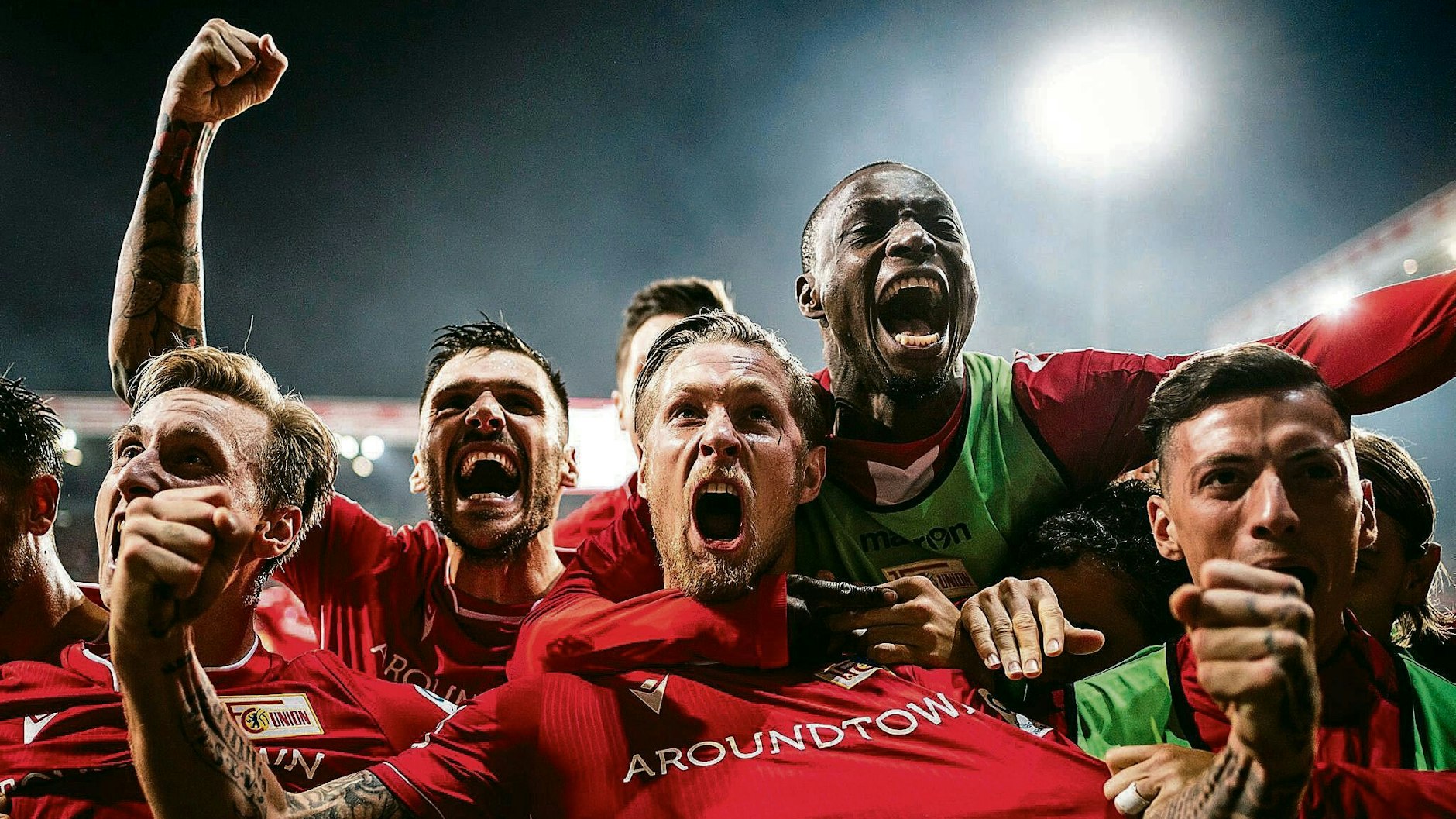 Wie sich die Bilder gleichen: Sebastian Polter trifft zum entscheidenden 1:0 per Elfmeter gegen Hertha BSC.