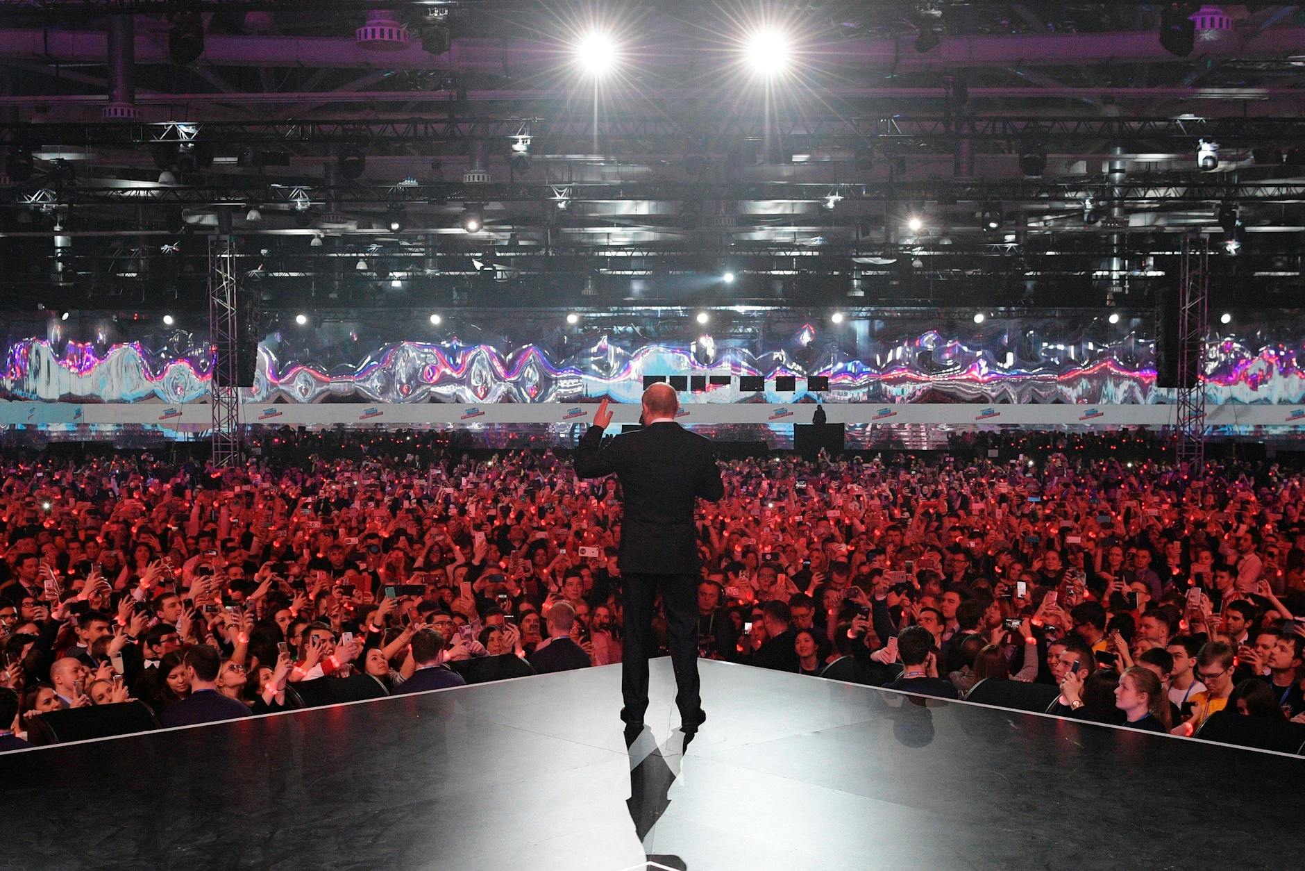 Moskau: Der russische Präsident Wladimir Putin beim Jugendforum „Russland, ein Land der Möglichkeiten“.