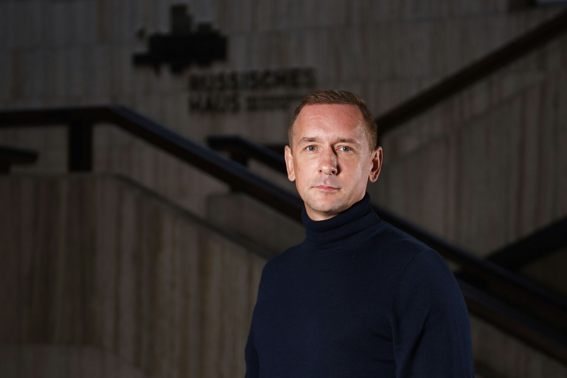 Direktor Pavel Izvolskiy in der Halle des Russischen Hauses in der Friedrichstraße in Berlin