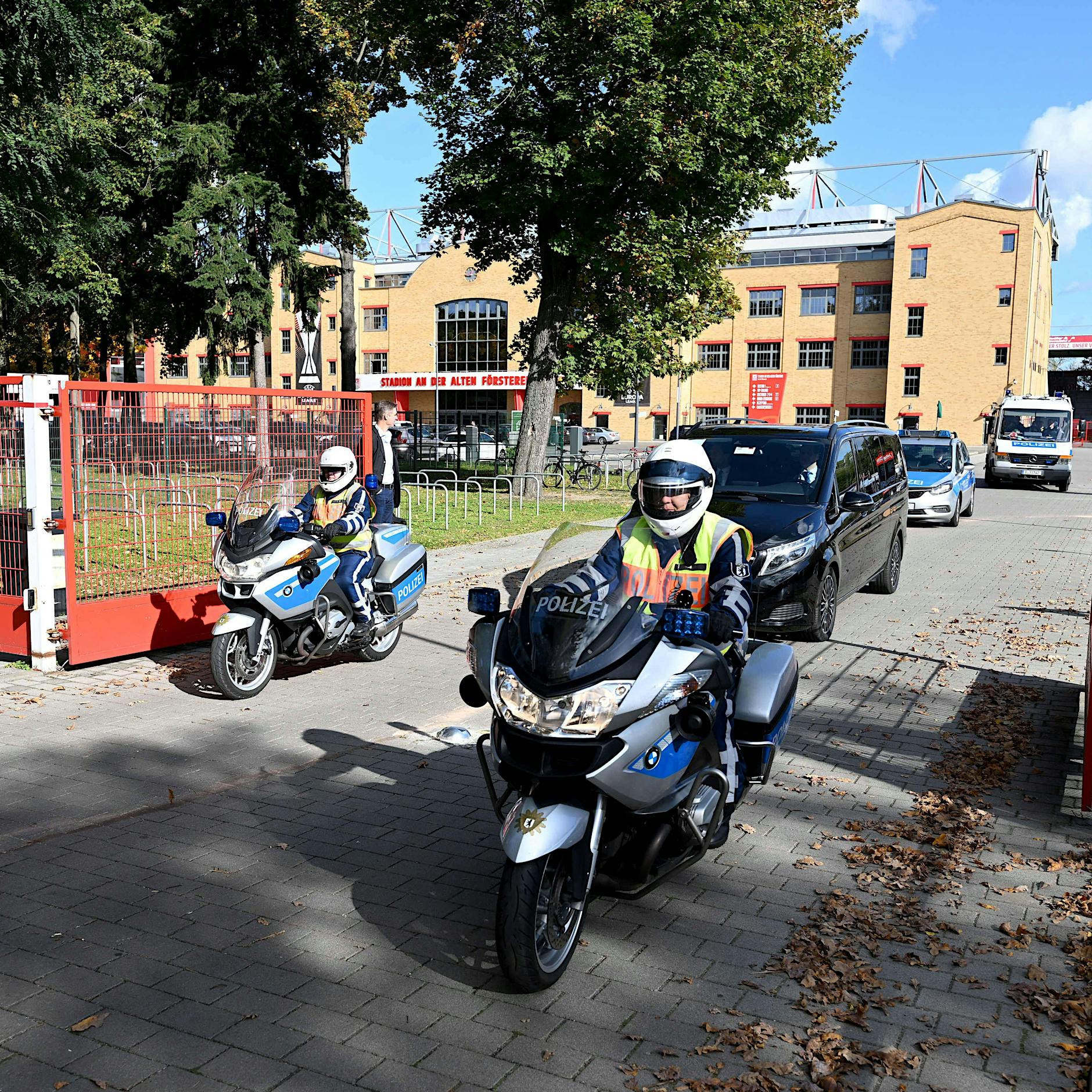 Union Berlin: Aha, Viktor Orbán darf nicht in die Alte Försterei, aber Robert Habeck darf Autokraten die Hand schütteln