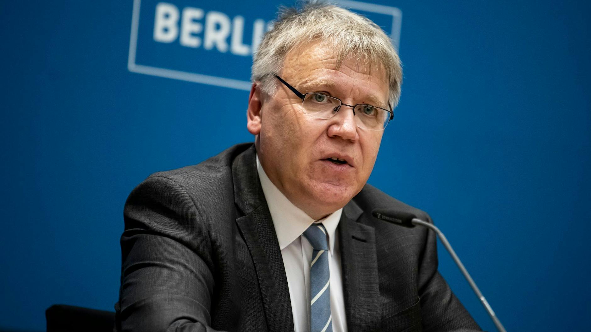 Ein Mann mit Verantwortung: Stephan Bröchler bei einer Pressekonferenz des Senats nach seiner Berufung.