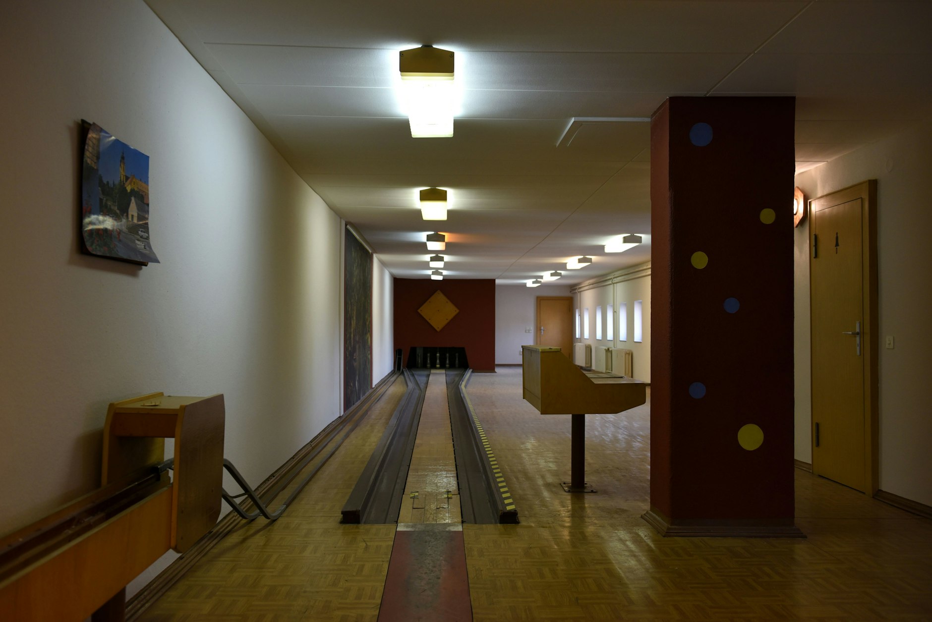 bowling-kegeln-hier-k-nnen-sie-in-ost-berlin-spa-auf-der-bahn-haben