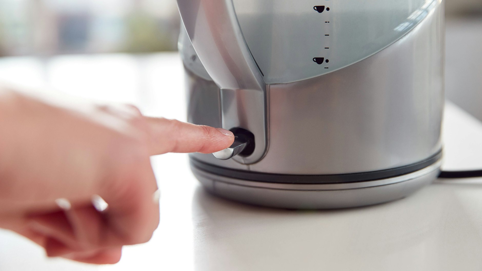 Sie können den Stromverbrauch Ihres Wasserkochers ganz einfach senken.