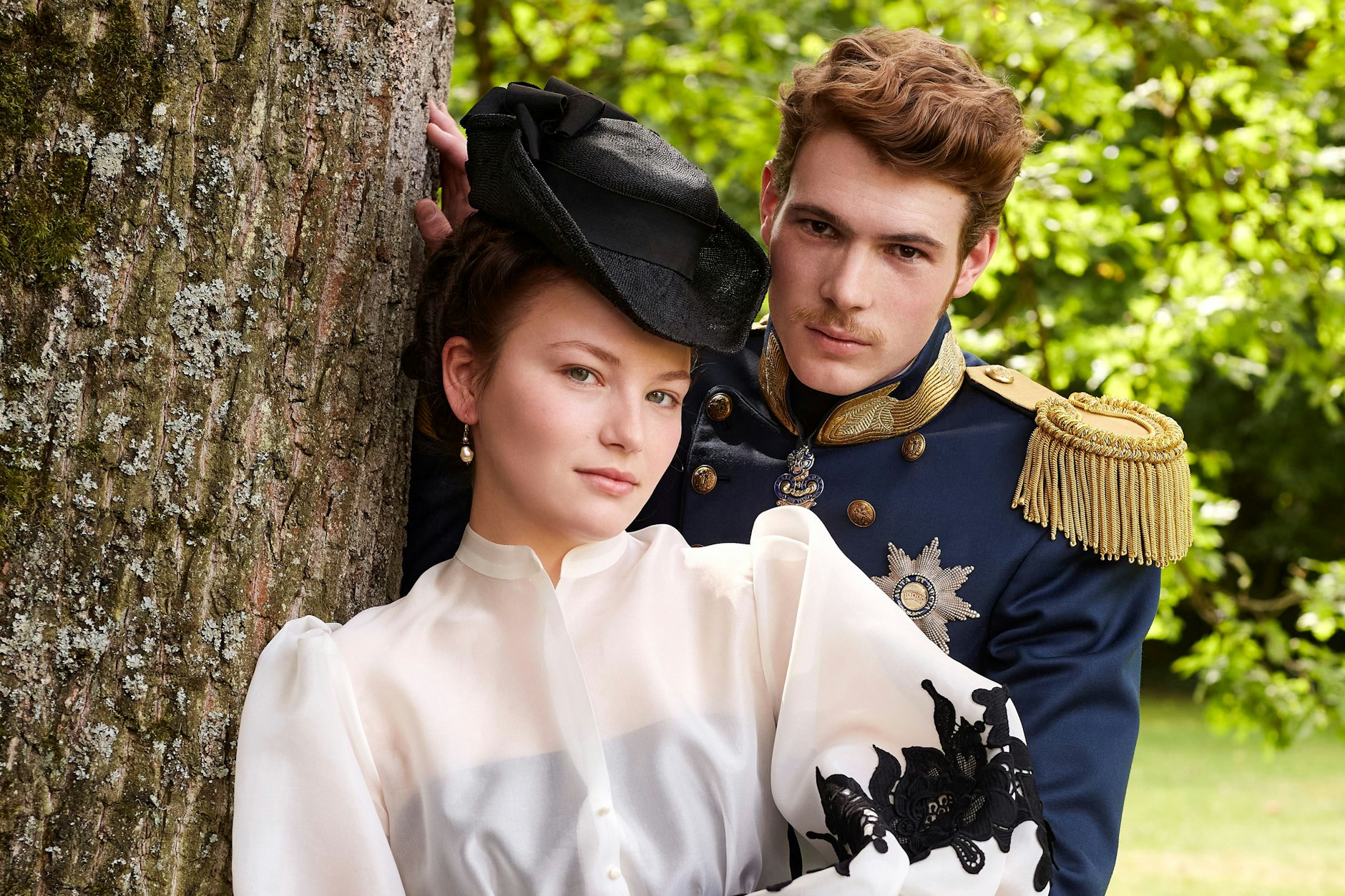 Devrim Lingnau als Kaiserin Elisabeth und Philip Froissant als Franz Joseph in der Serie "Die Kaiserin". Die Serie feiert weltweit Erfolge.