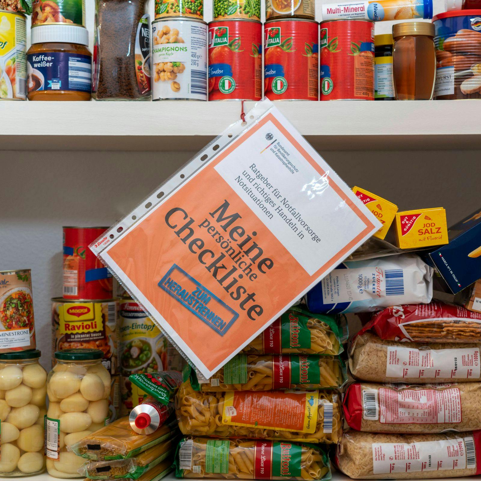 Das Bundesamt für Katastrophenschutz hat eine Checkliste der wichtigsten Lebensmittel veröffentlicht, die Sie für den Notfall anschaffen sollten.