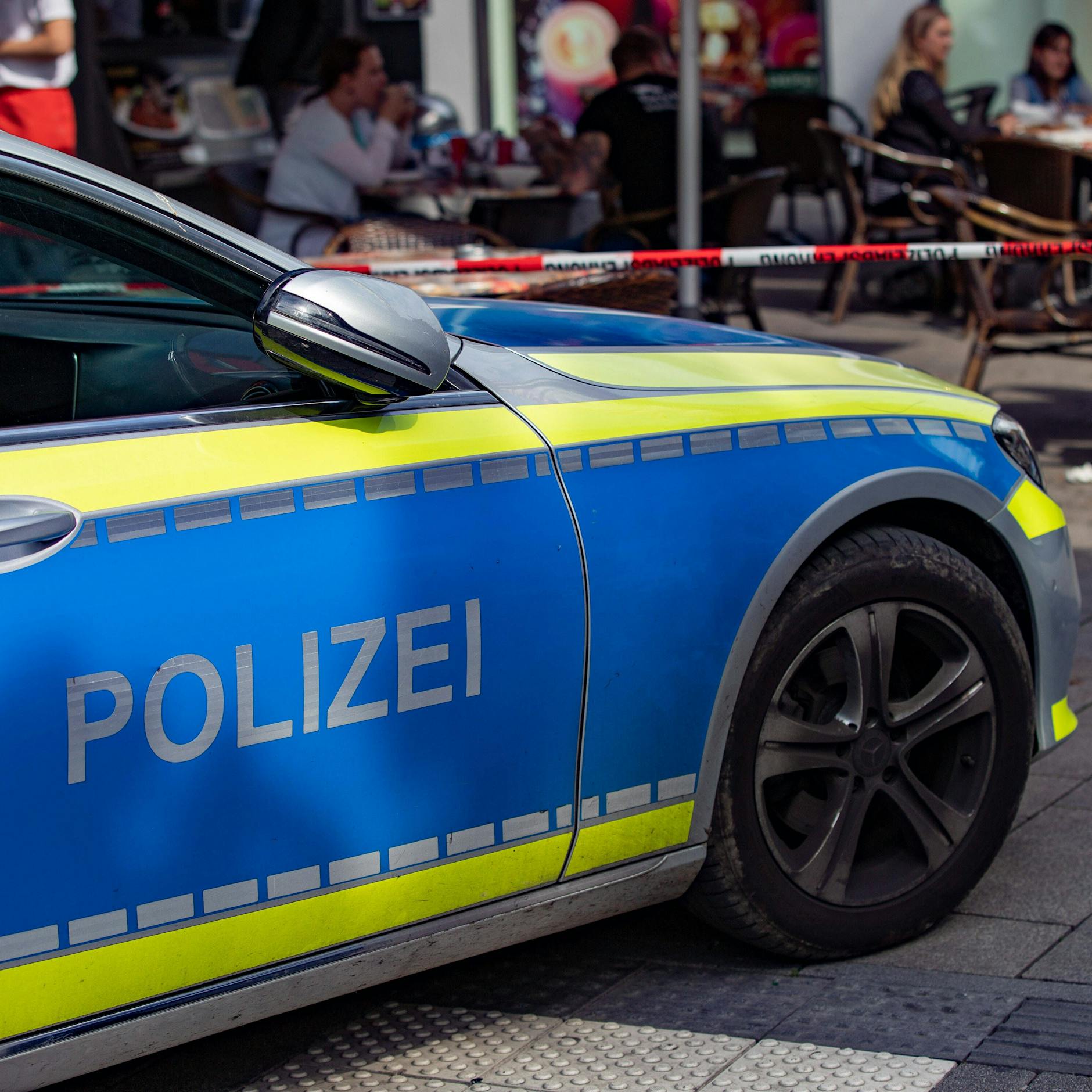 Frau lag tot im Imbiss - Hat ihr eigener Mann sie getötet?