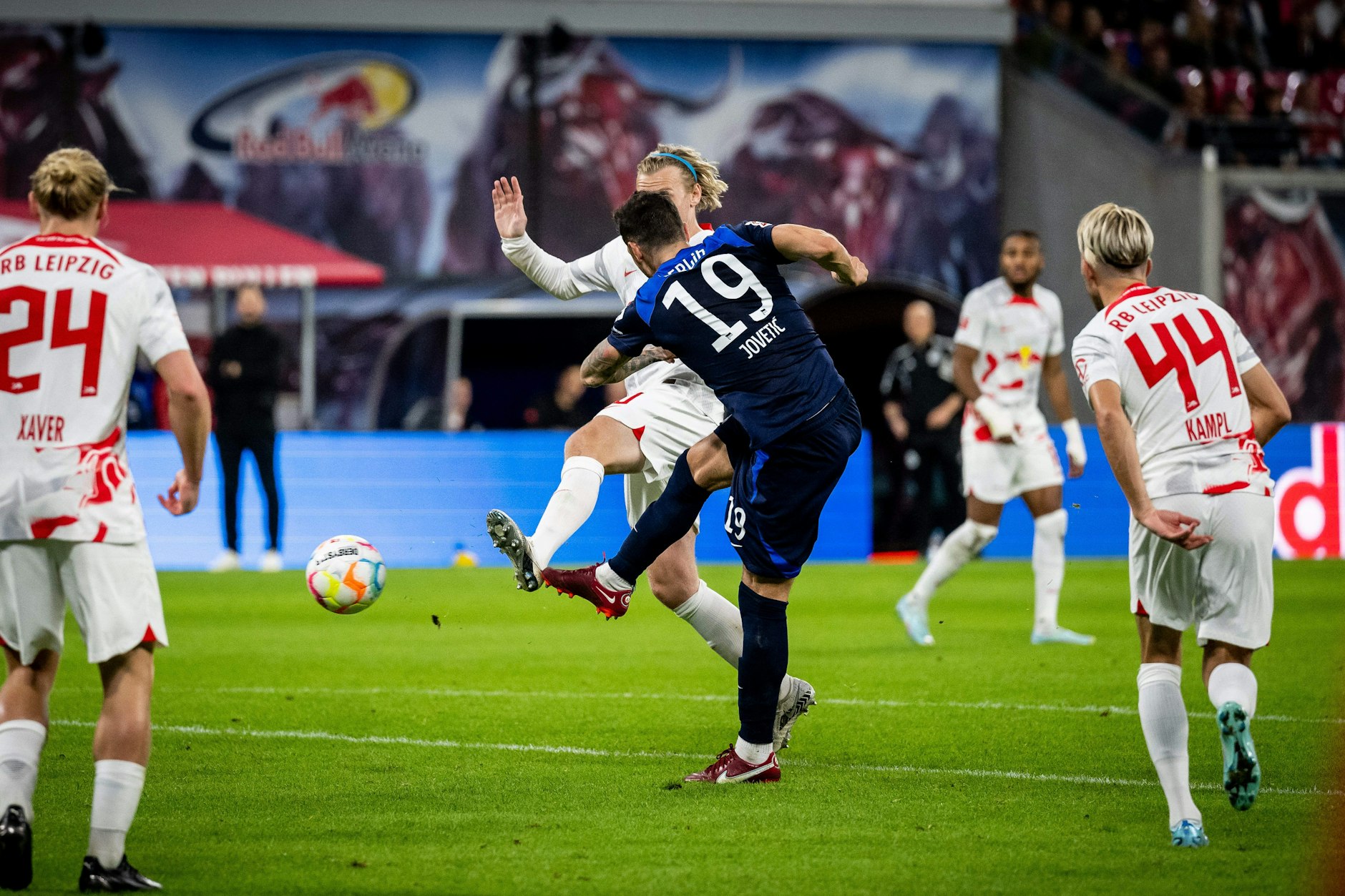Herthas Stevan Jovetic traf in der 64. Minute zum 2:3-Anschlusstreffer. Die Aufholjagd gelang dann nicht ganz in Leipzig.