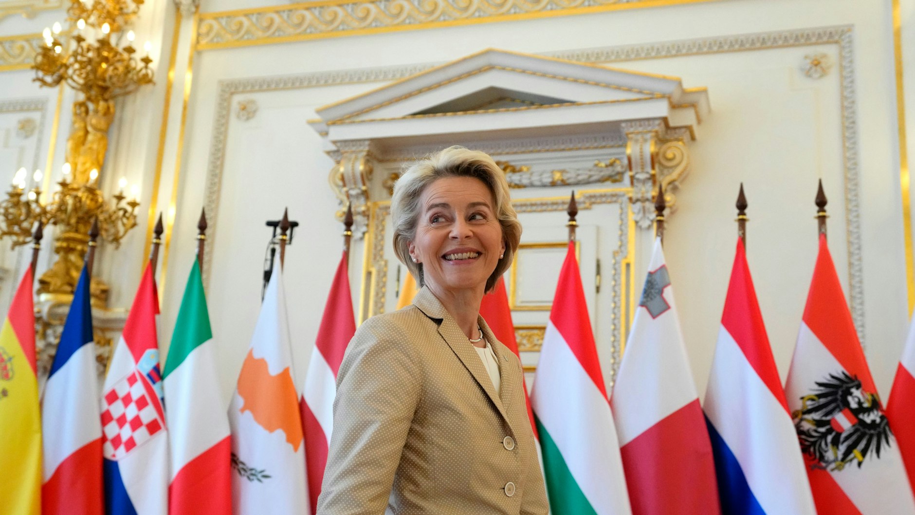 Auch EU-Kommissionspräsidentin Ursula von der Leyen bekommt mehr Monatsgehalt, derzeit liegt es bei 30.000 Euro.