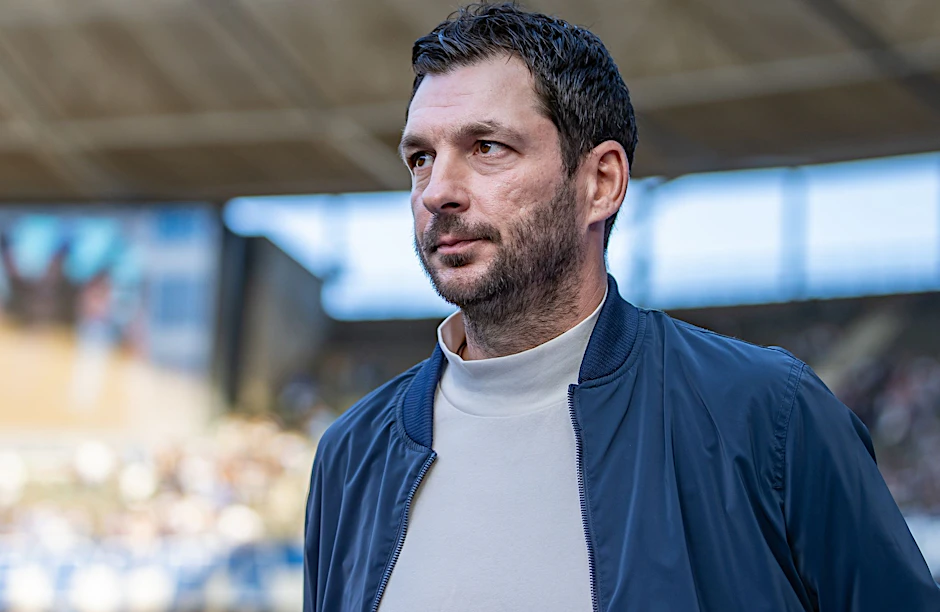 ARCHIV - Sandro Schwarz von Hertha BSC betritt das Stadion.   - Nutzung nur nach schriftlicher Vereinbarung mit der dpa