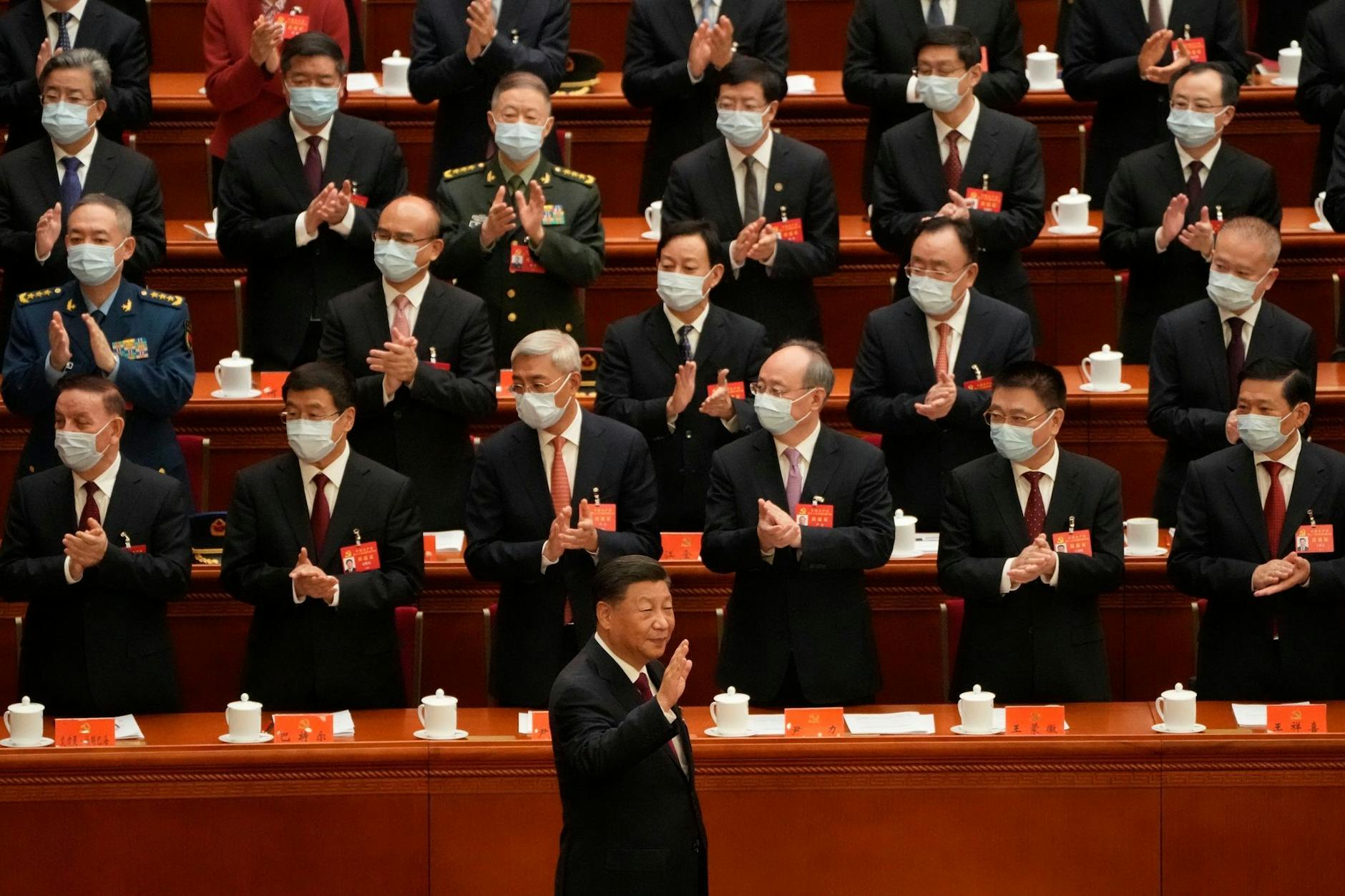 Xi Jinping kommt zur Eröffnungszeremonie des XX. Kongresses der Kommunistischen Partei Chinas.