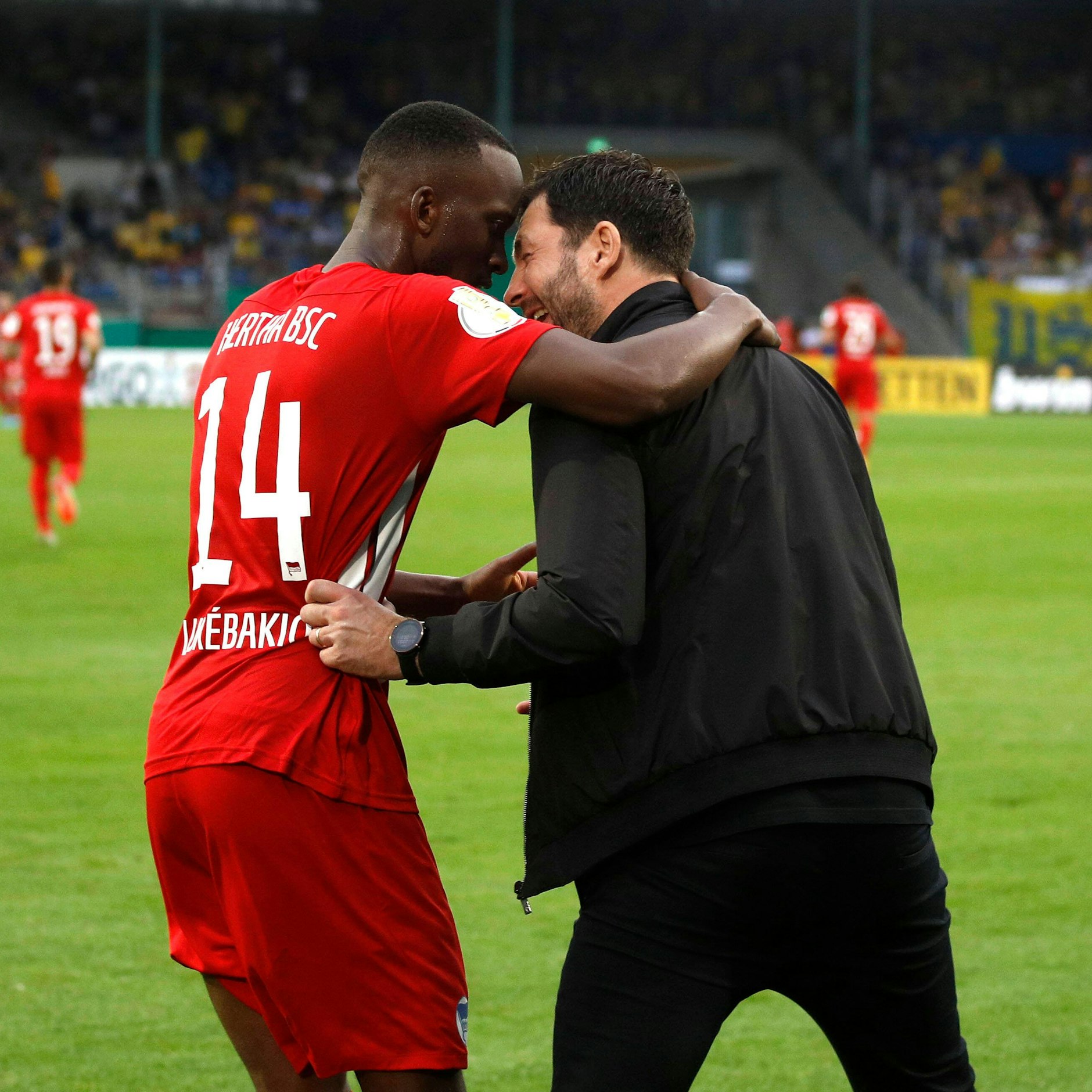 Herthas Sandro Schwarz pusht Dodi Lukebakio von der Seitenlinie zu Höchstleistungen.