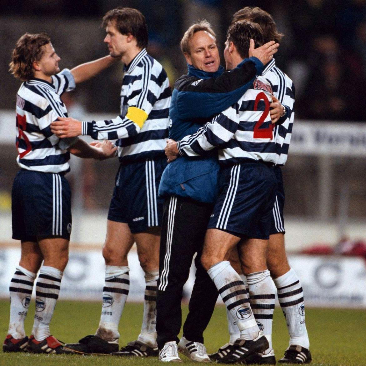 1997 legte Trainer Jürgen Röber einen Horrorstart mit Hertha hin, doch dann explodierte die Mannschaft mit einer Siegesserie.