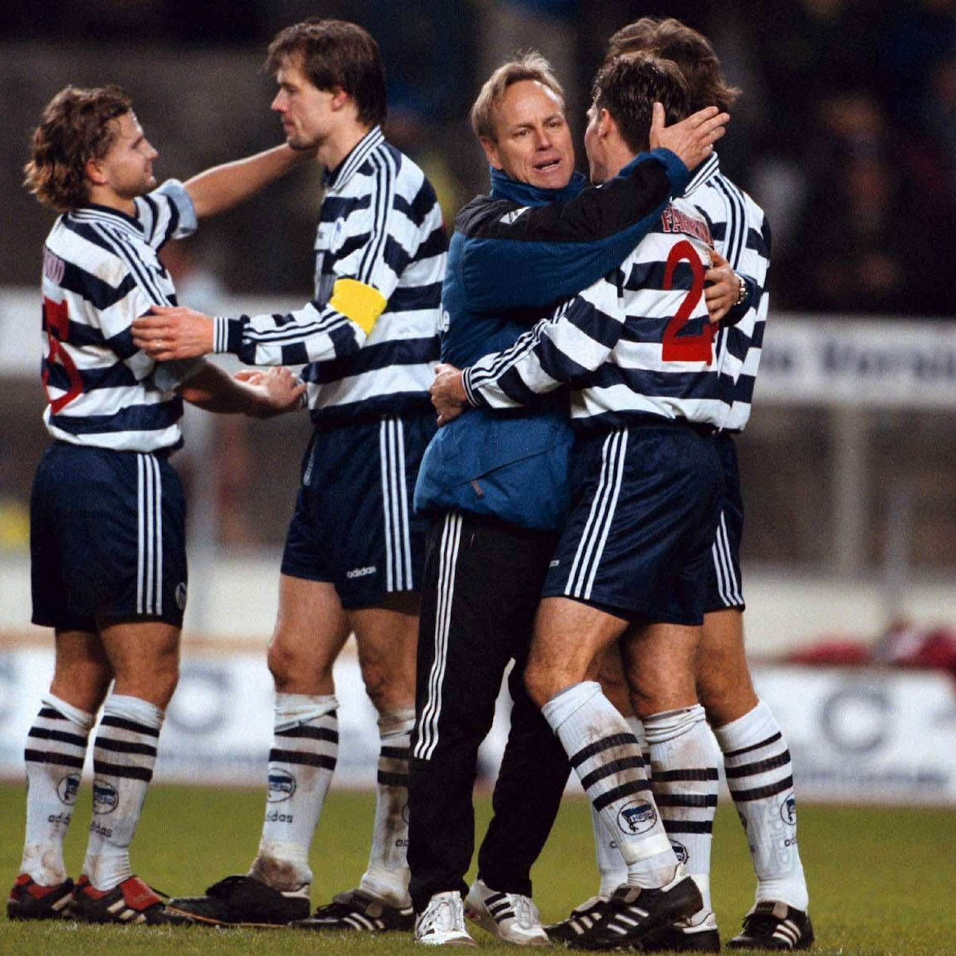 1997 legte Trainer Jürgen Röber einen Horrorstart mit Hertha hin, doch dann explodierte die Mannschaft mit einer Siegesserie.