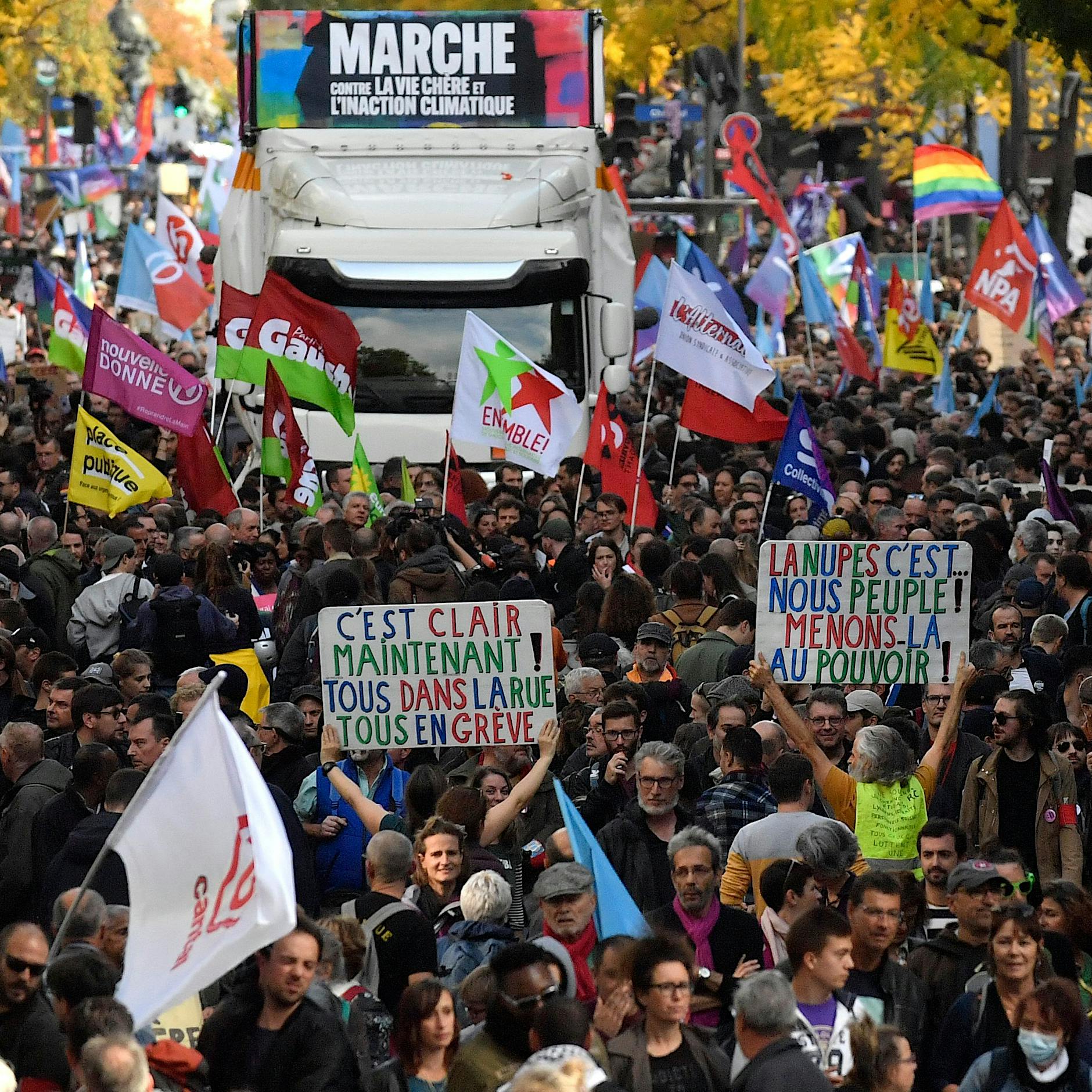Paris: Mehr als 100.000 Menschen protestieren gegen hohe Preise