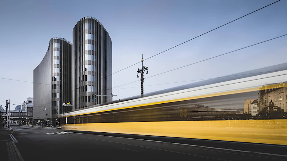 Mitunter auch im Schneckentempo unterwegs: die Berliner Straßenbahn.