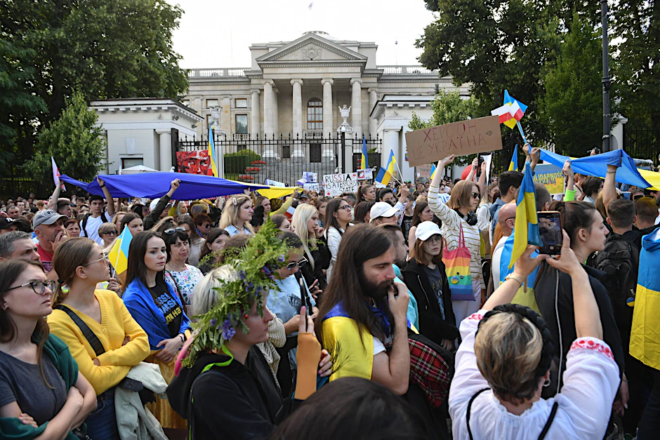 Protest vor dem Sitz der Botschaft der Russischen Föderation in der Belvederska-Straße in Warschau im Juli 2022.