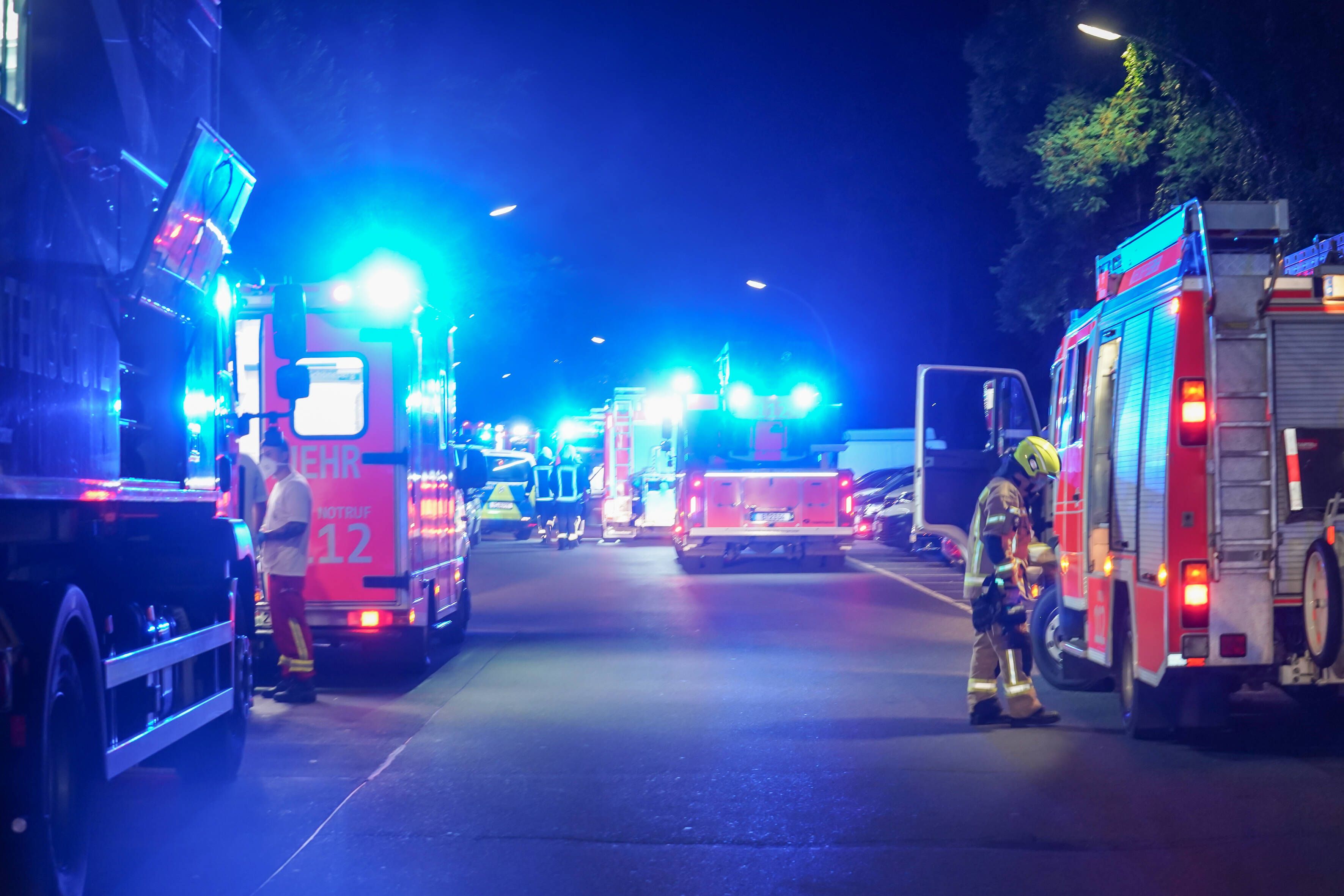 Image - Maskierte brechen bei Feuerwehr ein und bedrohen Kameraden mit Schraubenzieher