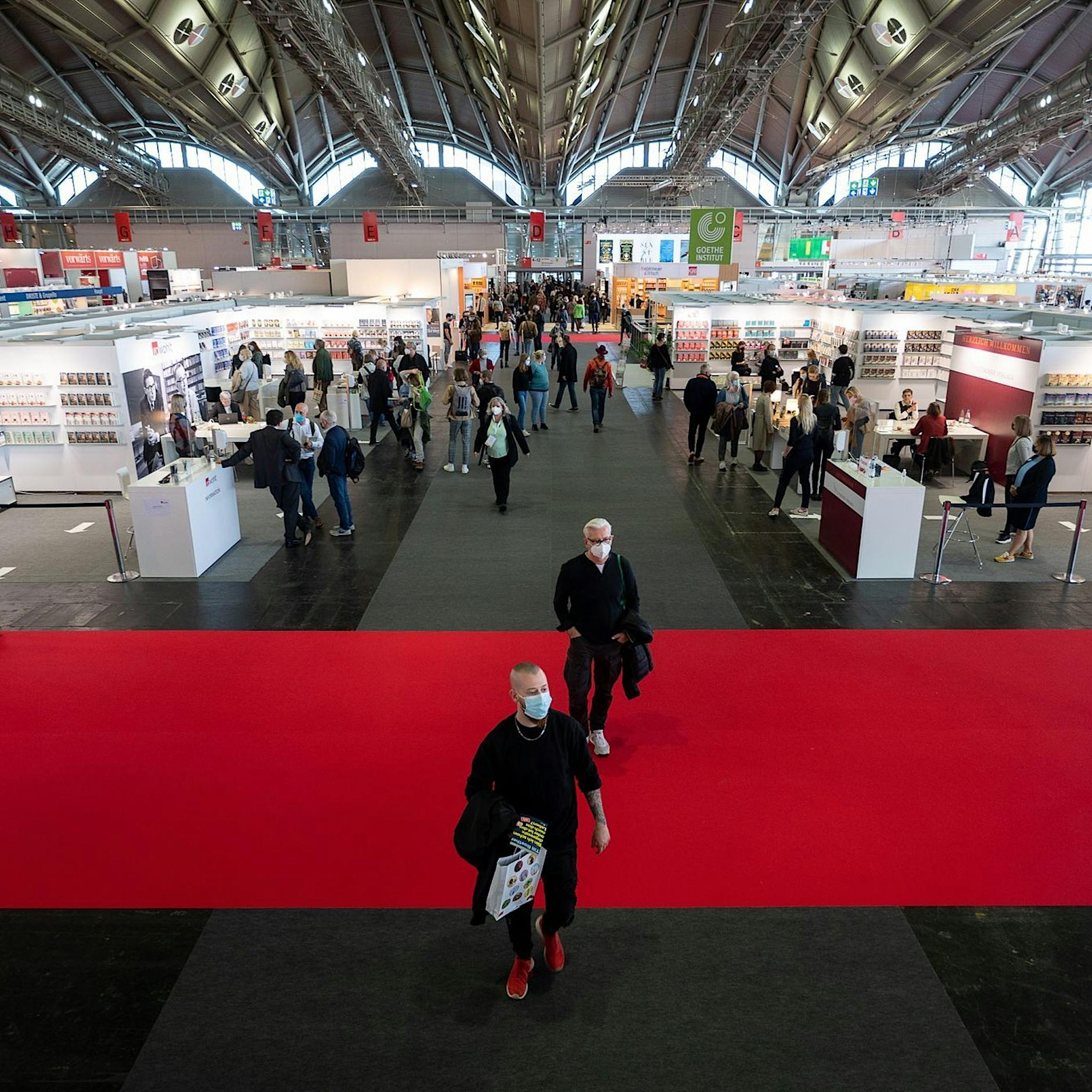 Preise steigen, Leser schwinden, Papier ist knapp: die Buchmesse in Krisenzeiten