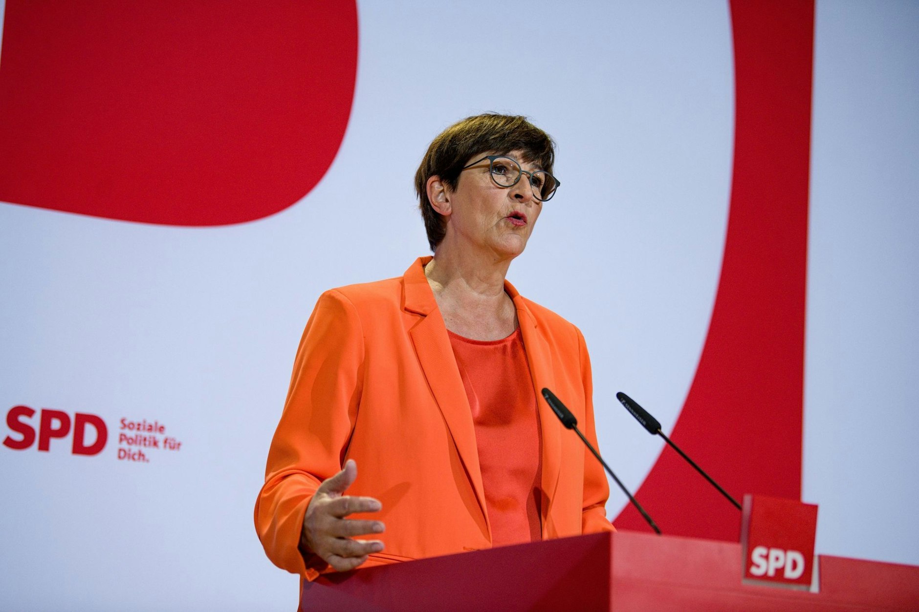 Saskia Esken: So, wie gerade gegen die demonstrierenden Frauen und Männer auf den Straßen vorgegangen werde, «müssen die Gespräche enden».  