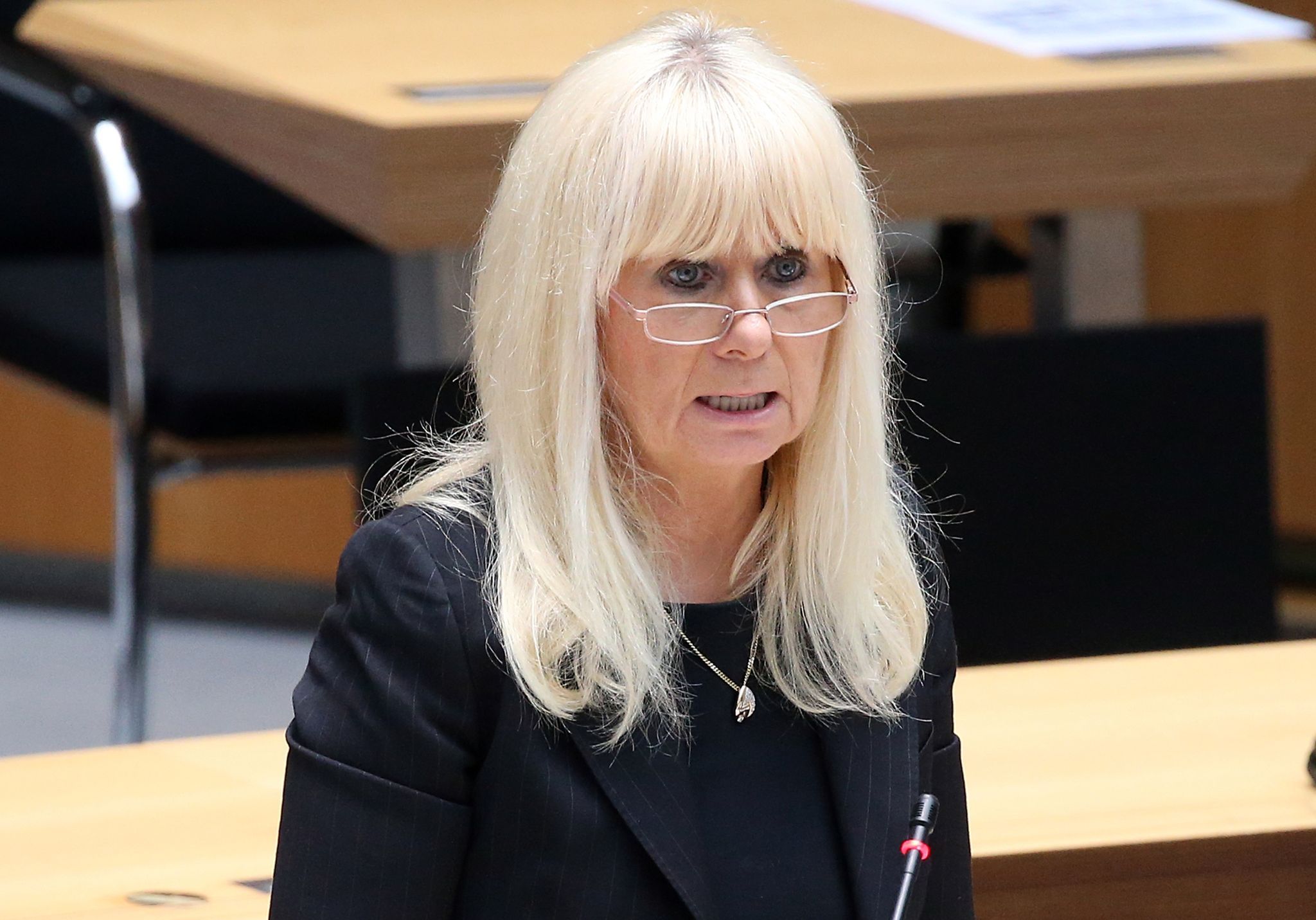 Image - Koalitions-Zoff in Berlin: Die Frage wie viel Rassismus in der Polizei steckt, spaltet rot-rot-grün - Innensenatorin Spranger rastet aus!