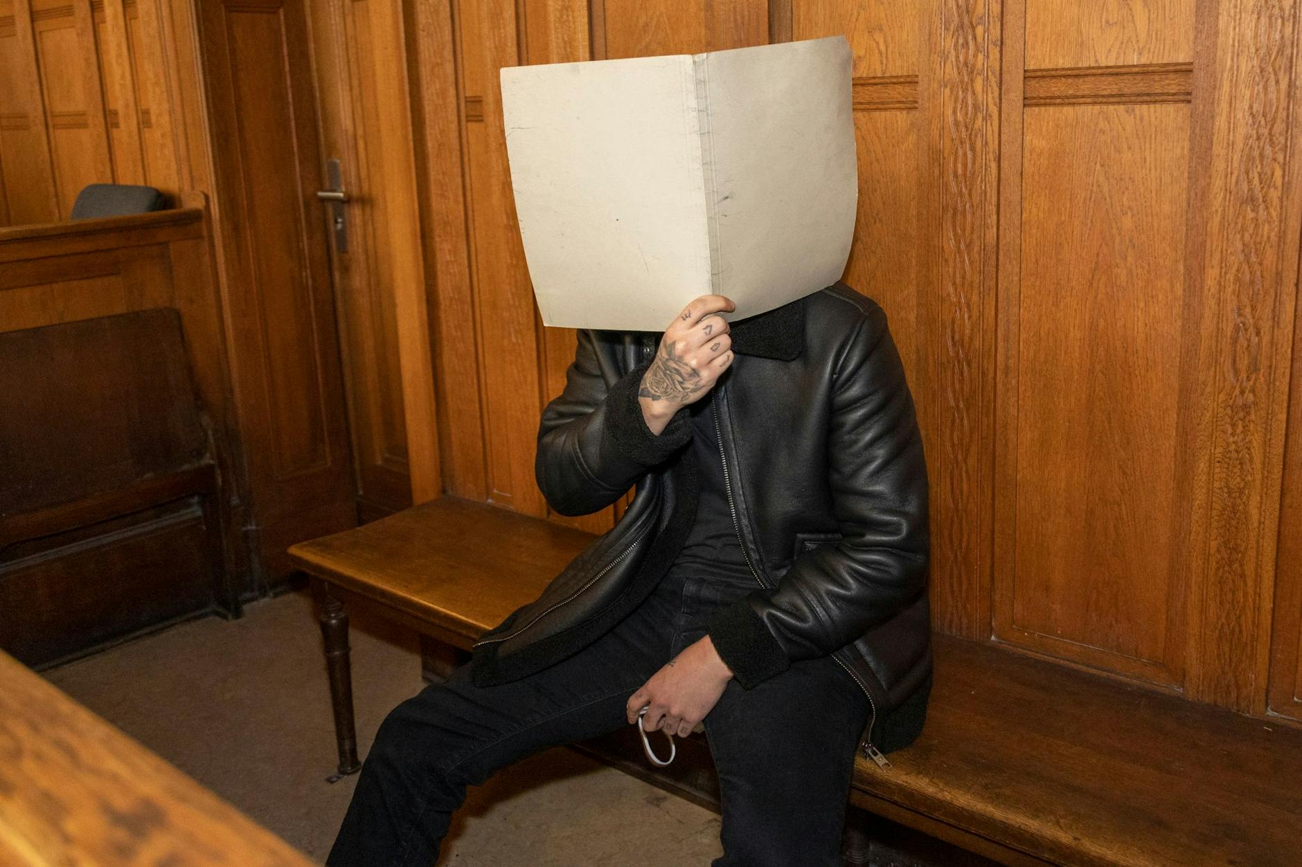 David M. soll als falscher Polizist Senioren um ihr Erspartes gebracht haben. 