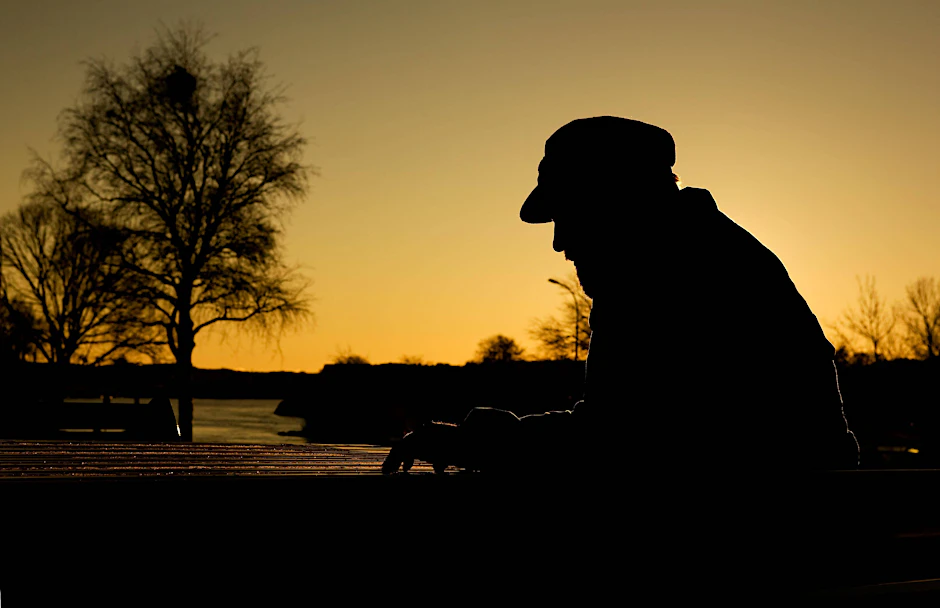 In Zeiten des abnehmenden Lichts: Besonders im Winter und Herbst fühlen&nbsp;sich viele Menschen depressiv.
