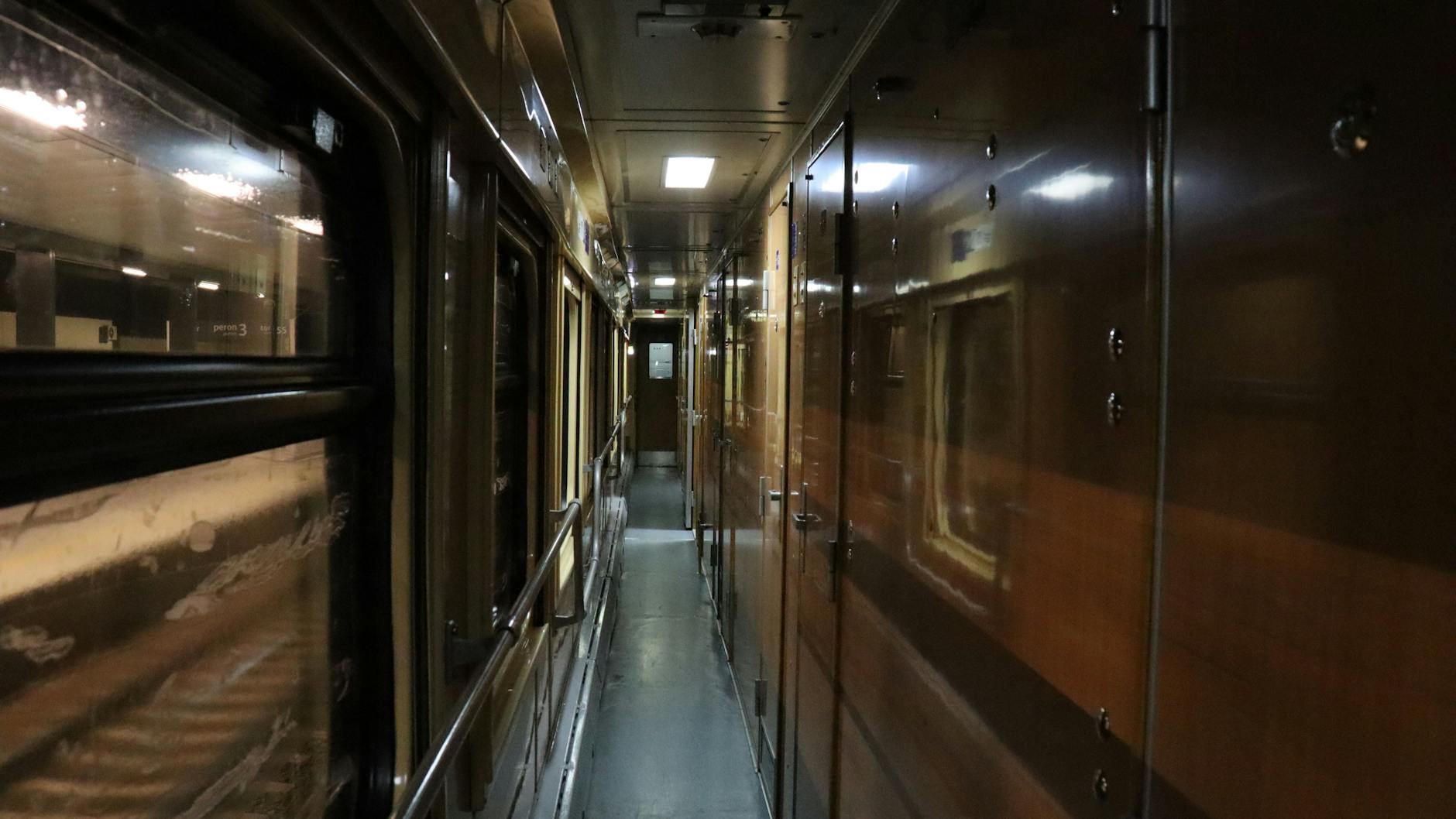 Blick in einen Gang im Nachtzug von Warschau nach Kiew.