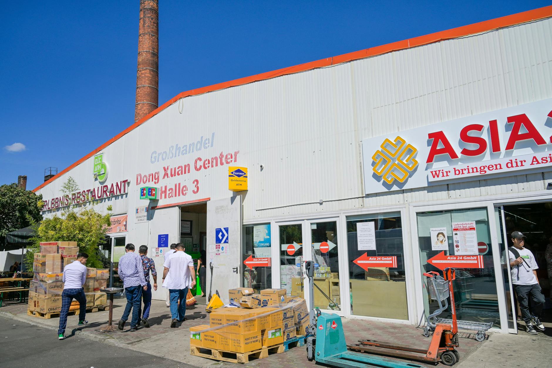 Vorbild Hanoi: das Dong-Xuan-Center in Lichtenberg.