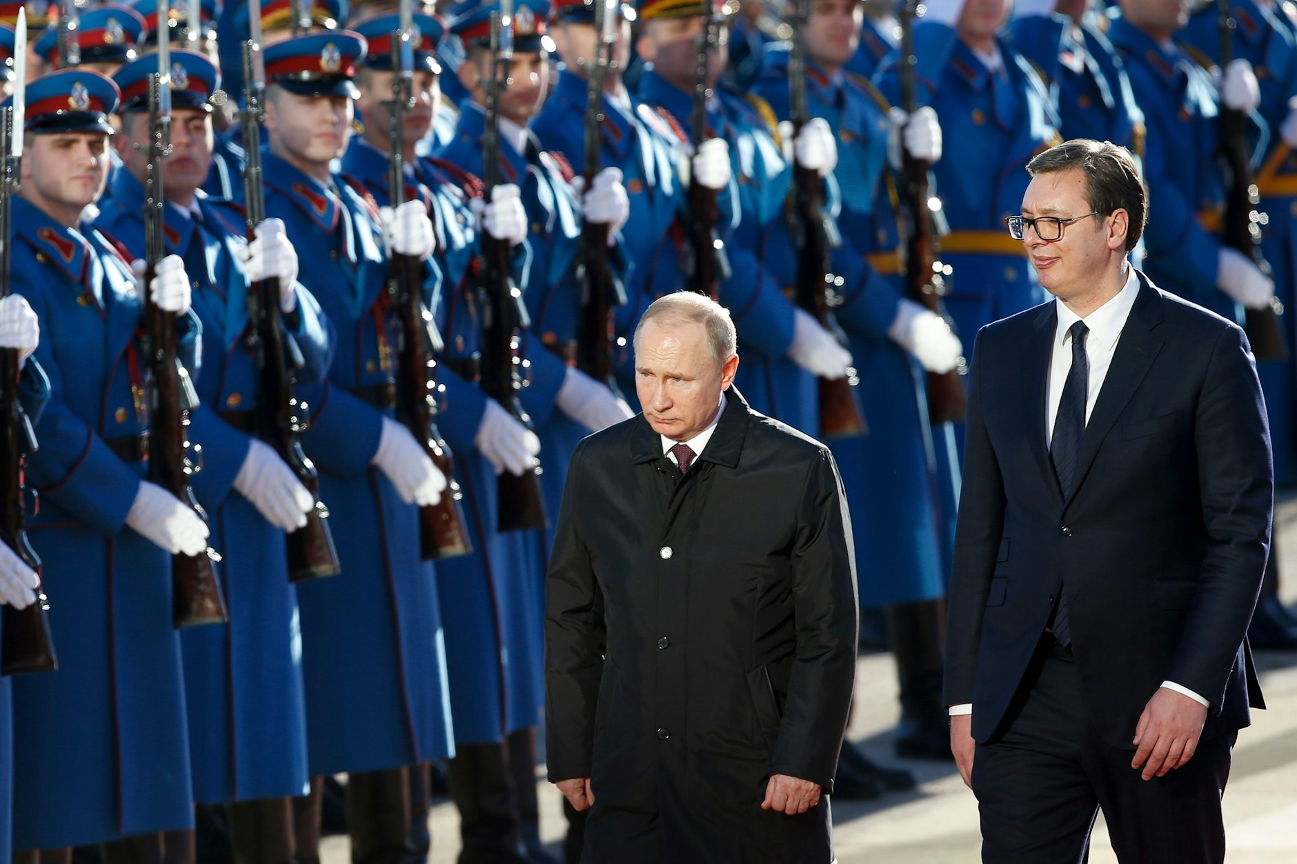 Serbiens Präsident Aleksandar Vucic (rechts) empfängt Russlands Präsident Wladimir Putin 2019 in Belgrad.